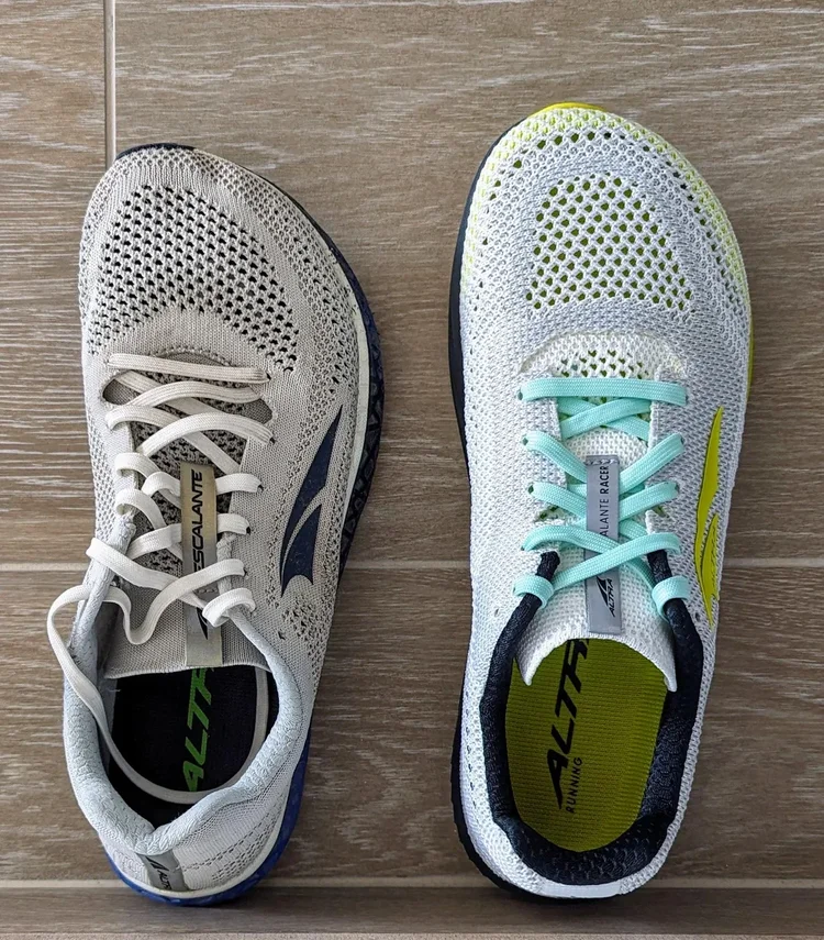 Twee paar Altra hardloopschoenen van boven
