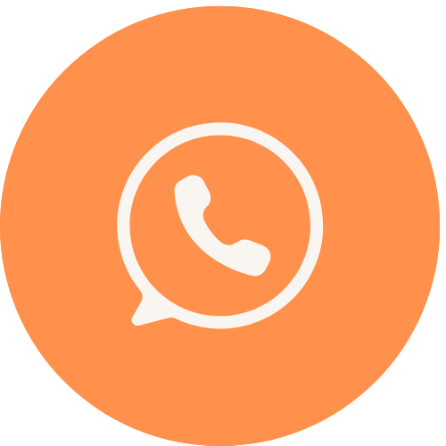 Whatsapp logo op oranje achtergrond.