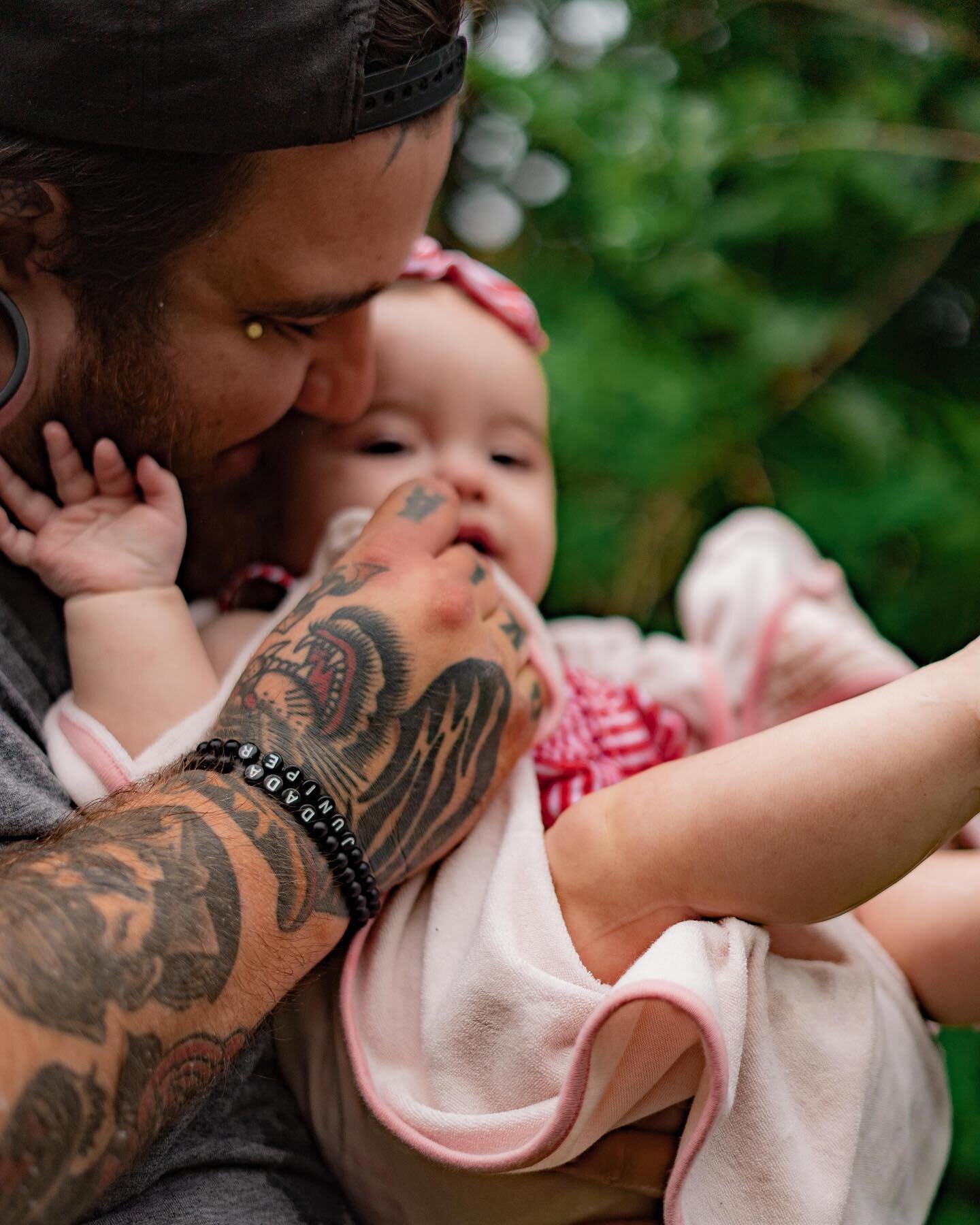 Happy Father&rsquo;s Day to all the dads out there ☺️🖤

Such precious moments captured for Rhey &amp; RJ 📸💖

Love when a couple of artists get together and make a family. Check out both of their creative work! @slay.hair.rhey @r.j.tattoo 👀👌✨

#f
