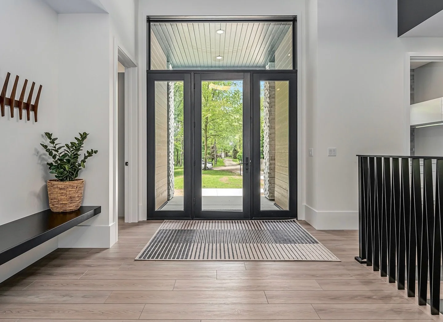 Just a little something to get you excited for spring 💐 

Homes like this are designed to bring the outdoors in with expensive windows, thoughtful layouts, and space filled with natural light. Every detail is built with purpose so the home not only 