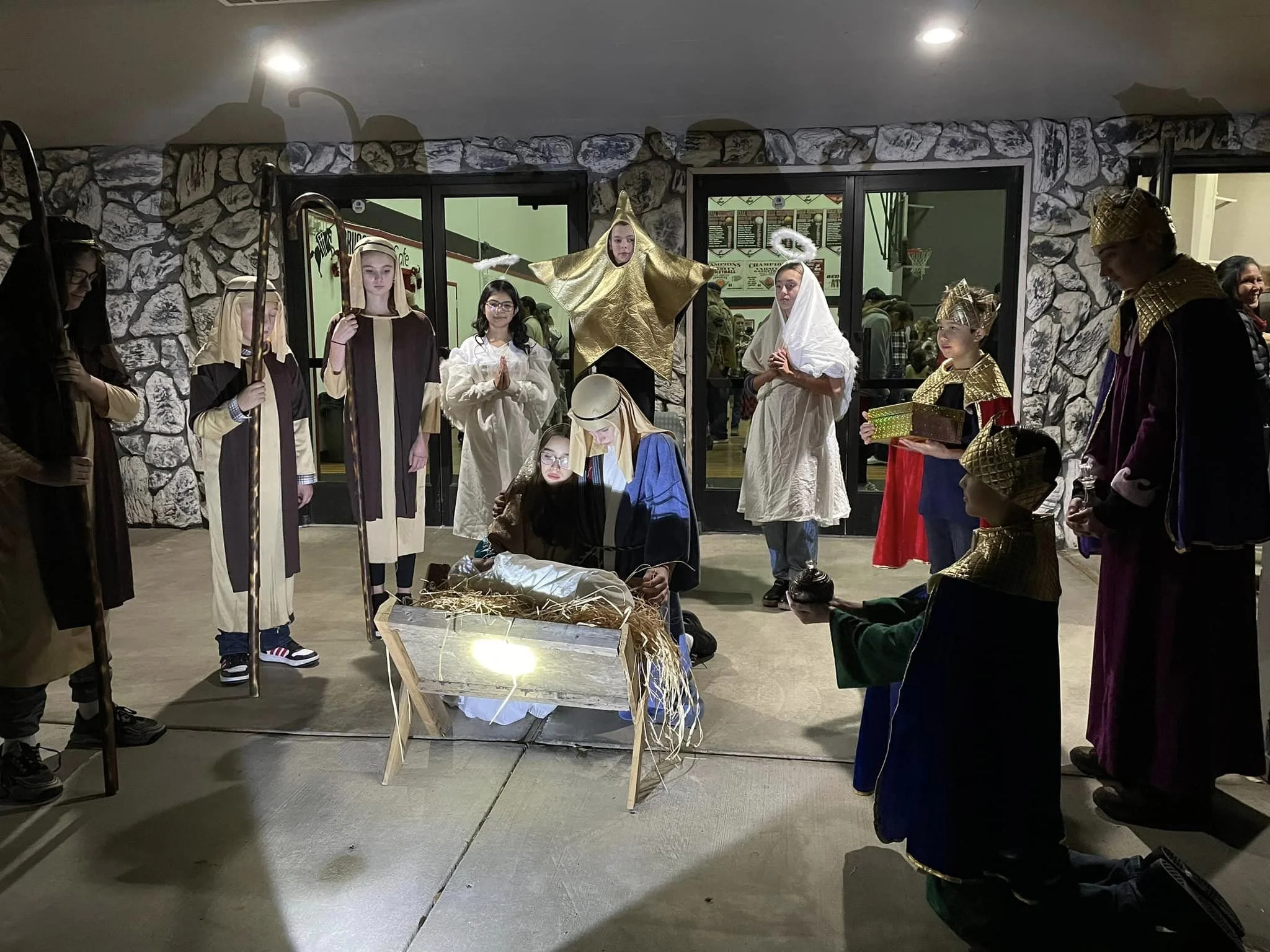 kids reenacting the birth of Jesus