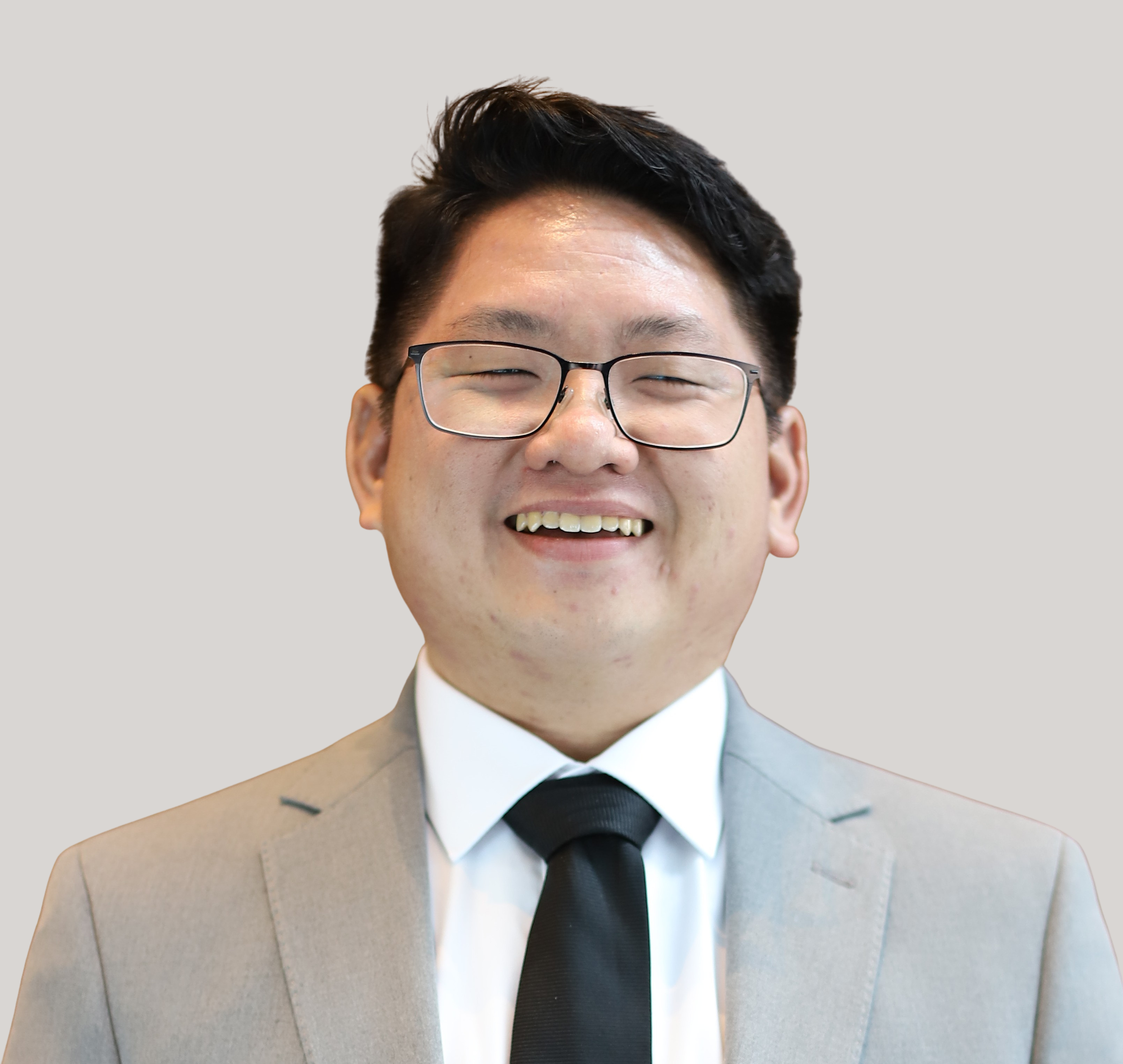 Professional portrait of Alexander Tran, associate therapist at Voyage Couples Therapy in Toronto.”