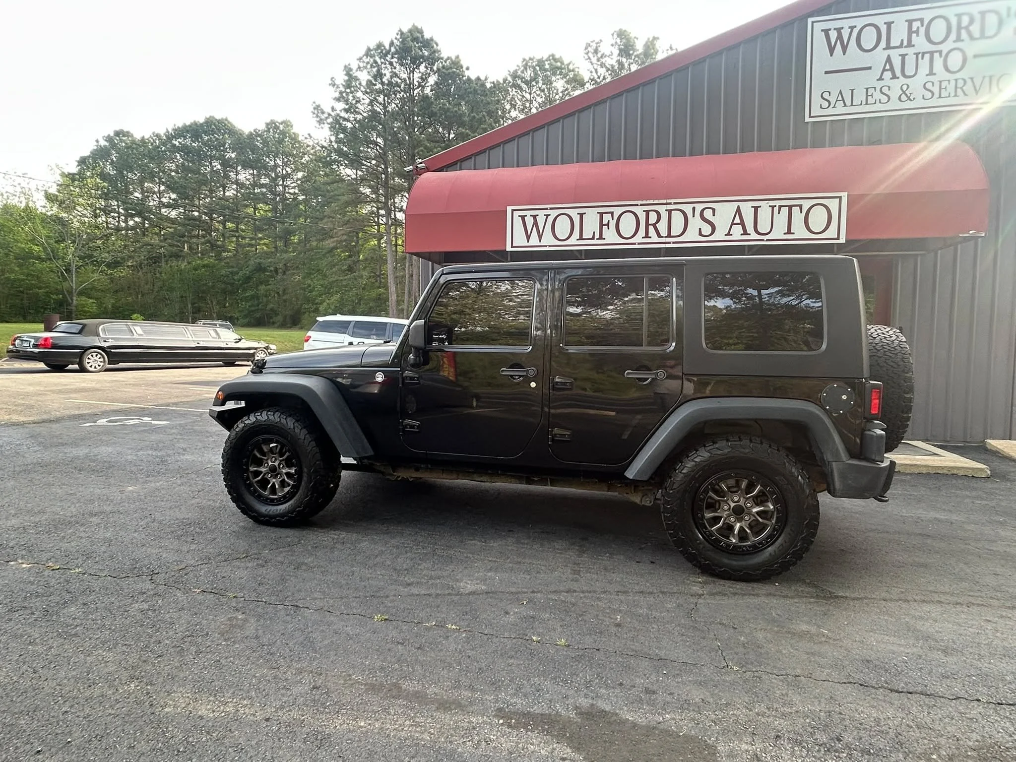 🔥 IF YOU&rsquo;VE BEEN WAITING FOR A JEEP&hellip; THIS IS IT 🔥

🚙 2009 Jeep Wrangler Unlimited (4 DOOR)
💰 $14,500
📏 147K MILES

This isn&rsquo;t a plain Wrangler sitting in a driveway&hellip;
👉 This one already has the look everyone tries to bu