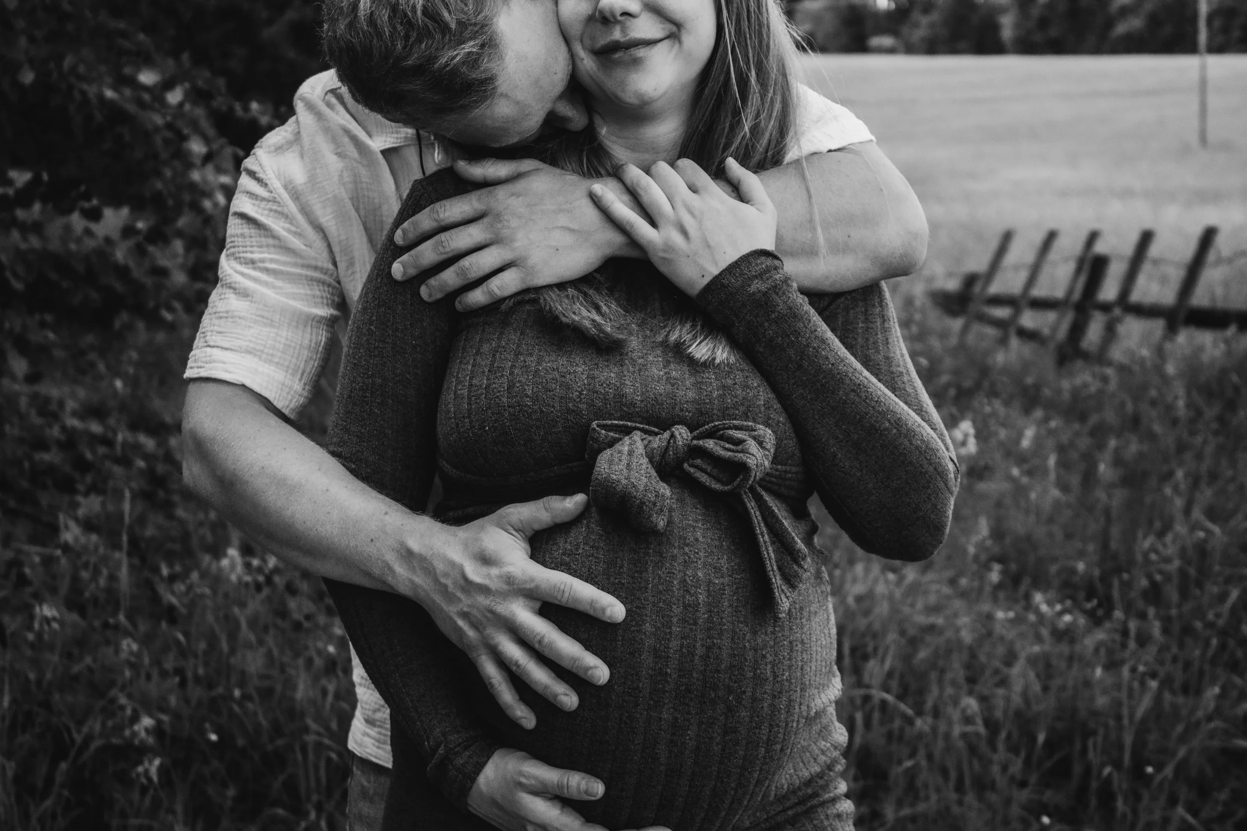 Maternitiy Schwangerschaftsshooting Babybauchshooting Familienshooting Familienfotografie Fotografin Germering inaslichtbilder 