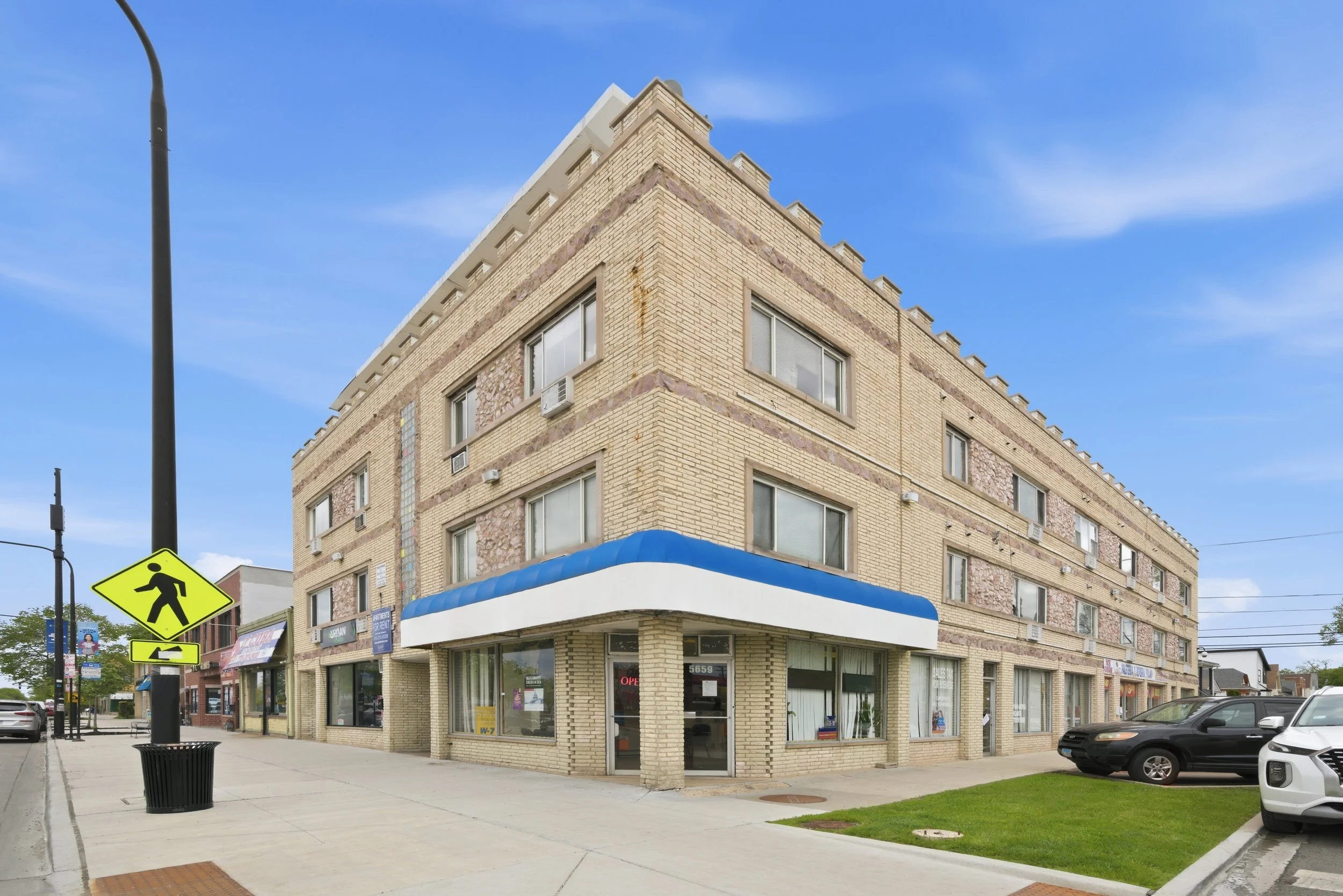 Marcus &amp; Millichap Arranges Sale of Multifamily Mixed-Use Property in Chicago