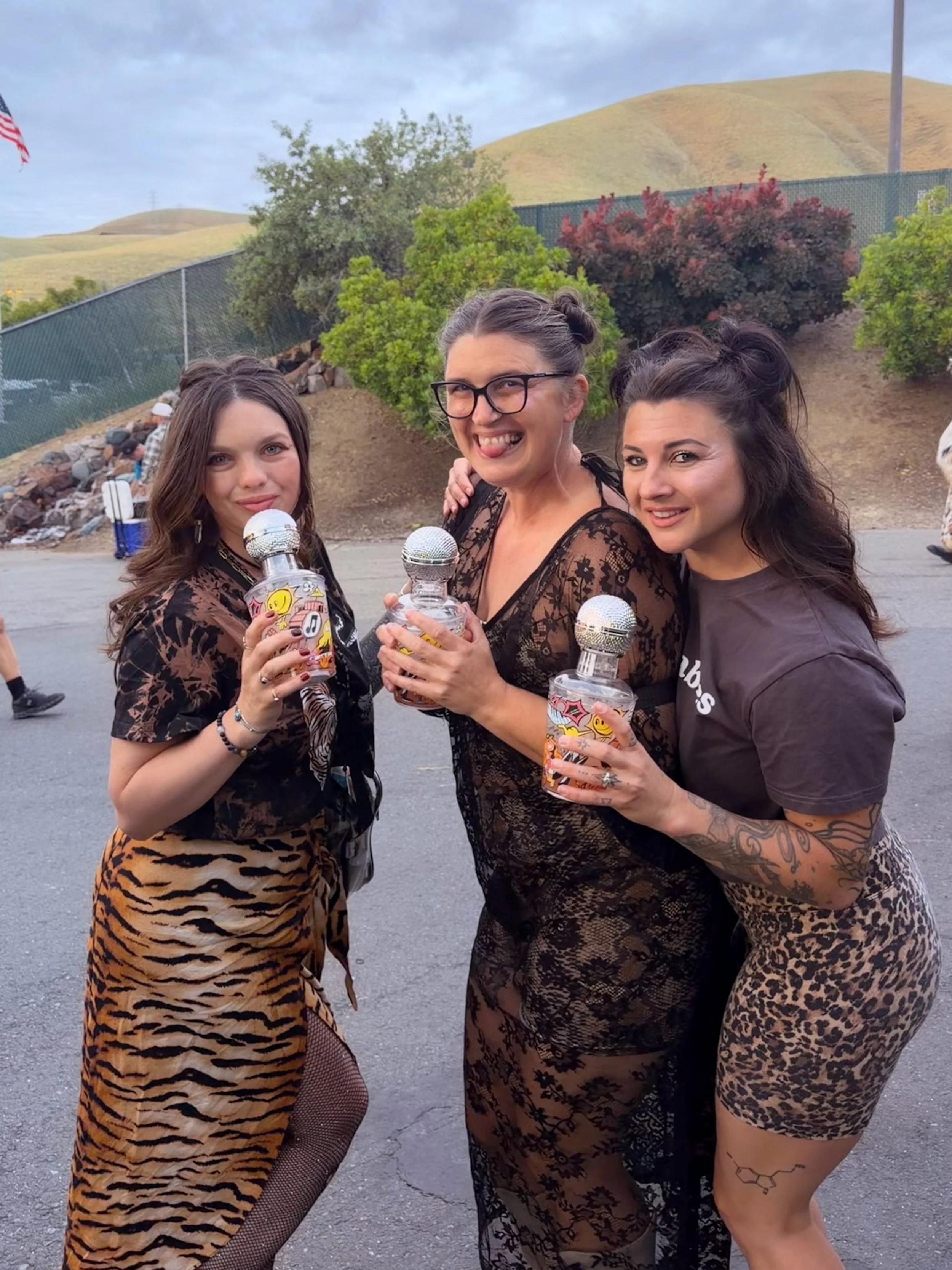 you want kids? well we are MOTHER 

@kesha @my_own_soulmate @valeraayyyyy @toyotapavilionatconcord #joyride #kesha #period #freedomtour