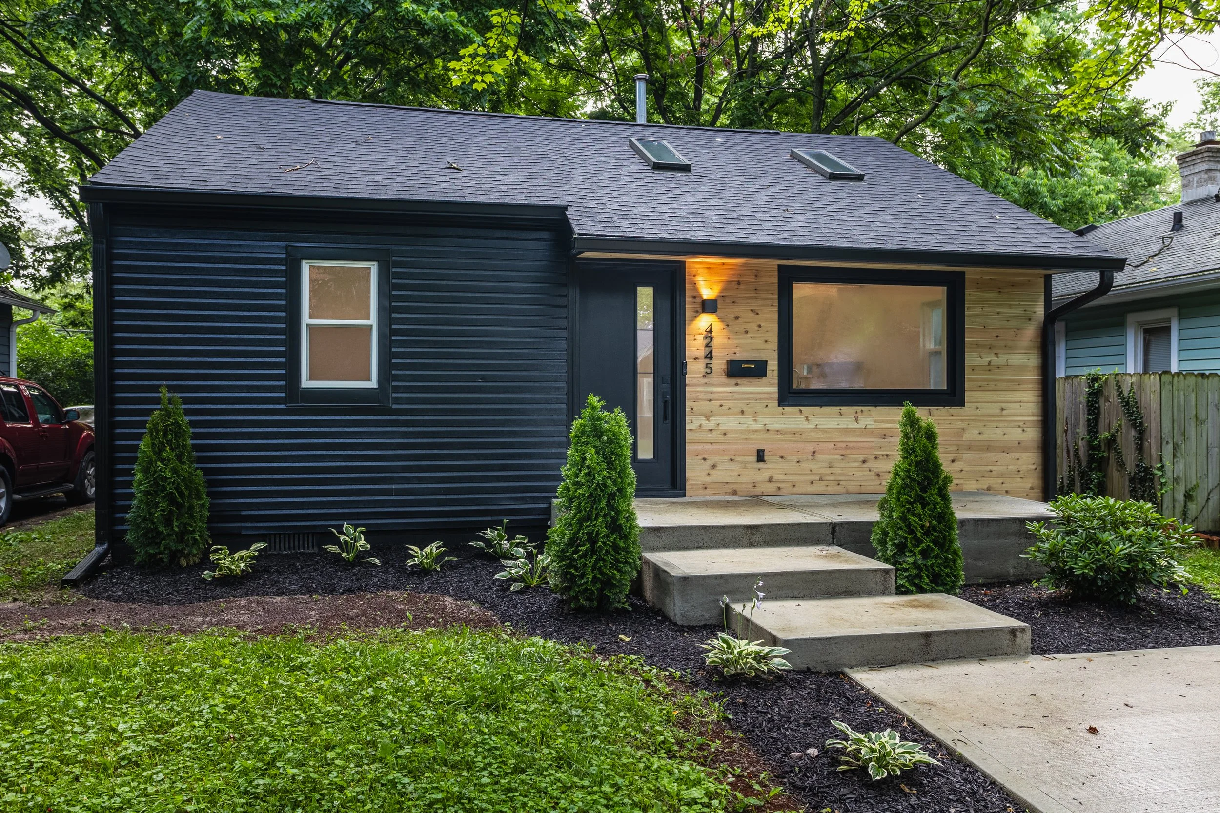 03-4245 Norwaldo Ave.jpg