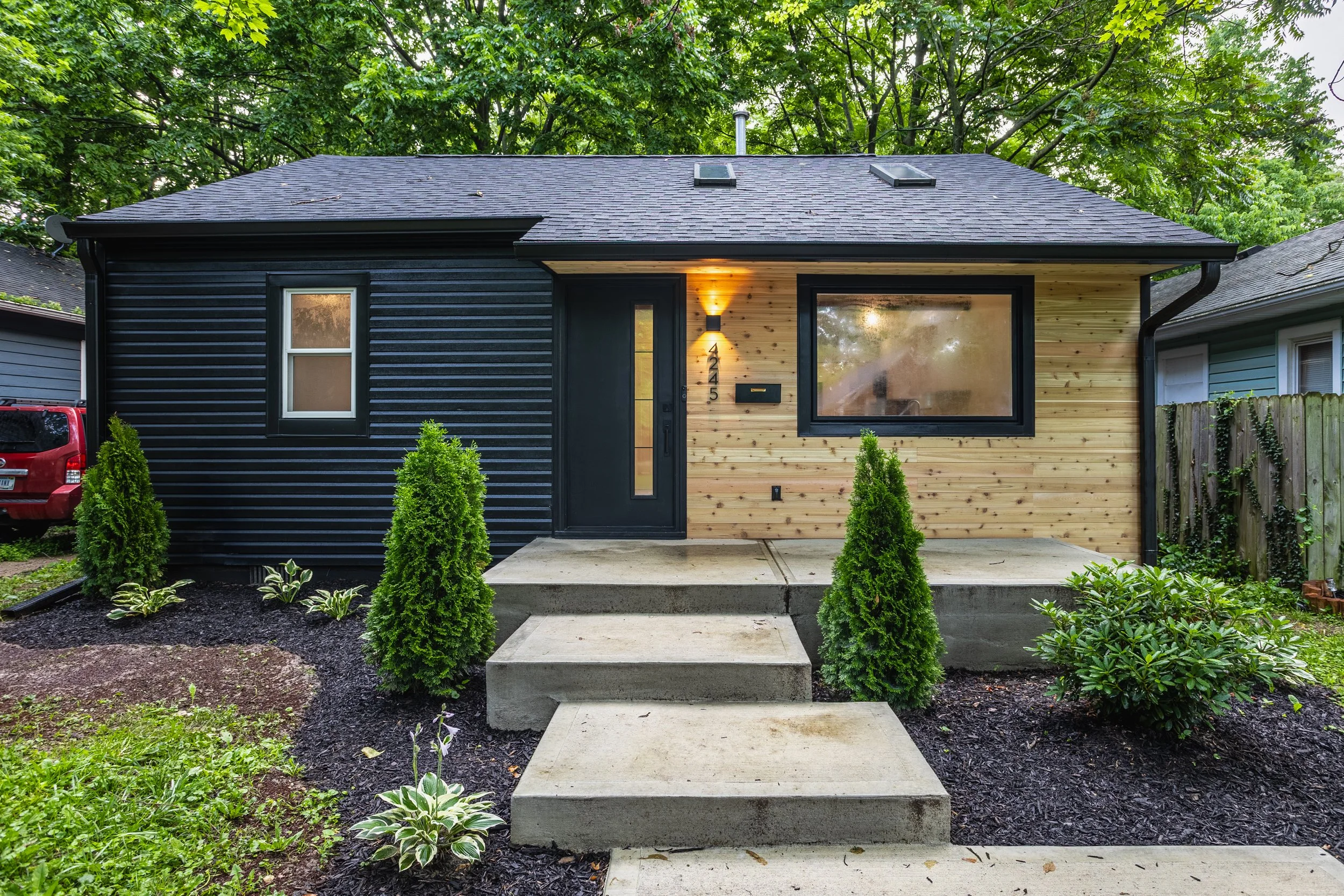 01-4245 Norwaldo Ave.jpg