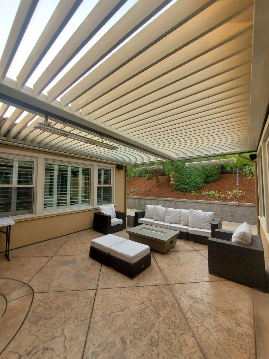 Alumalux louvered pergola