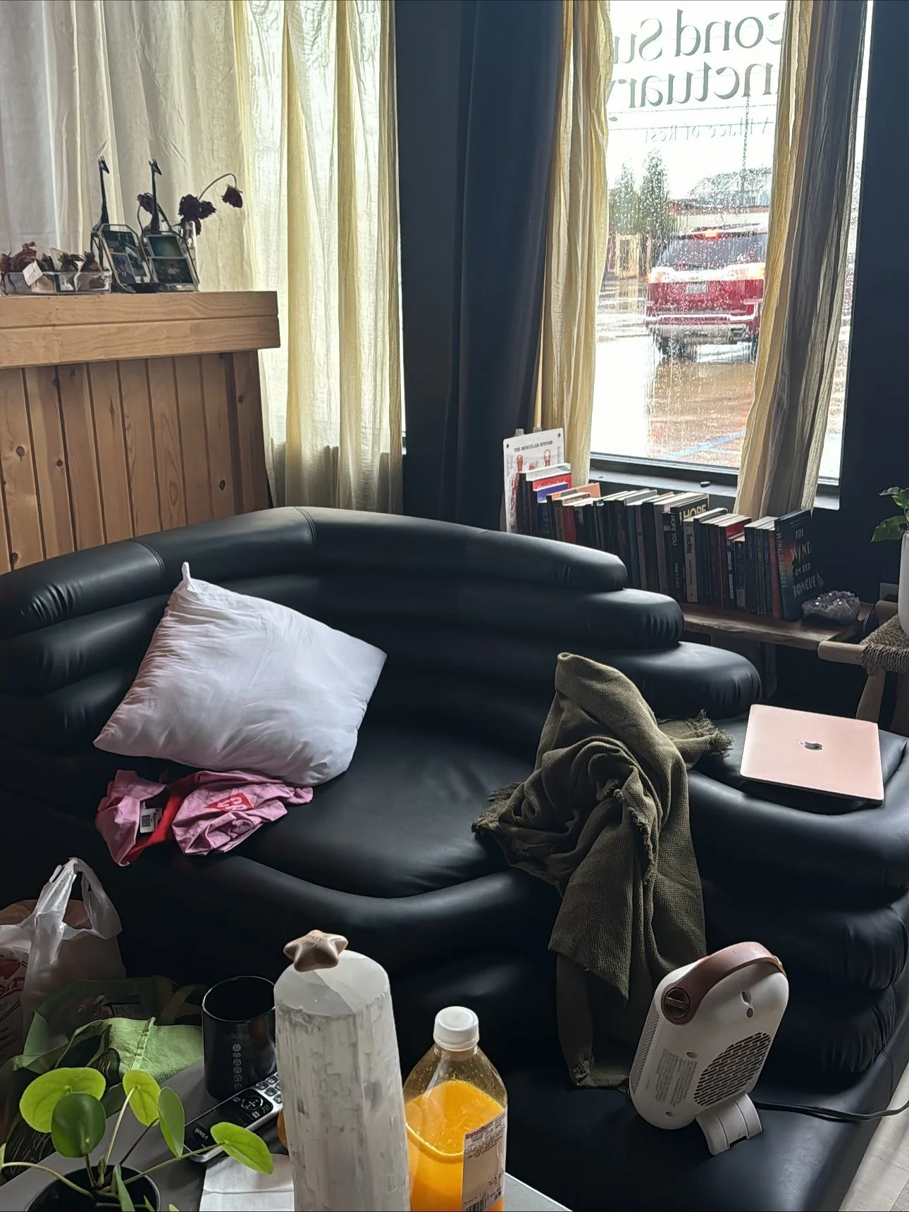 laying in one spot all day:) 
place of rest for me too
returning clients can schedule rest|house reservations under offerings menu- scheduled time here to chill, complete work, or engage nothingness