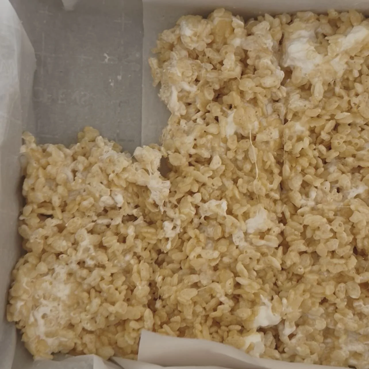 For some of us, Rice Krispie treats can be a luxury treat. IYKYK&hellip; I even got into my own stash on this one. Look at those gooey, chewy halallows.