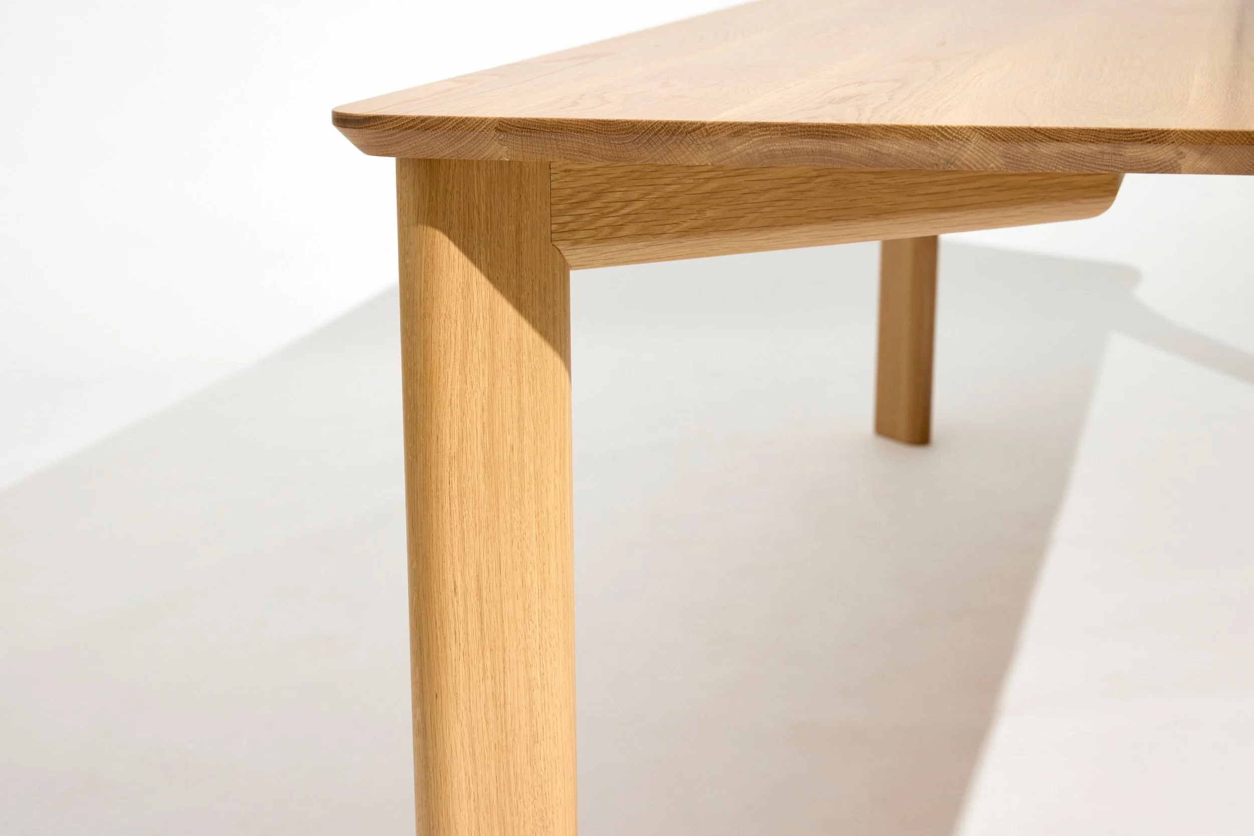 Metro Table — Apparentt