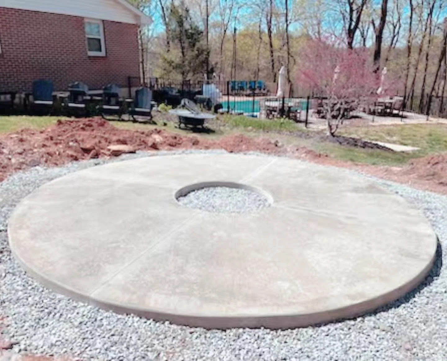 Take a look at this gem! A custom firepit patio to spend time with your favorites. ❤️