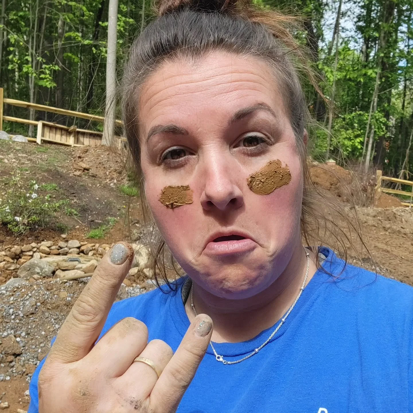 It's like Woodstock '99 out here! 💪🏼👷&zwj;♀️