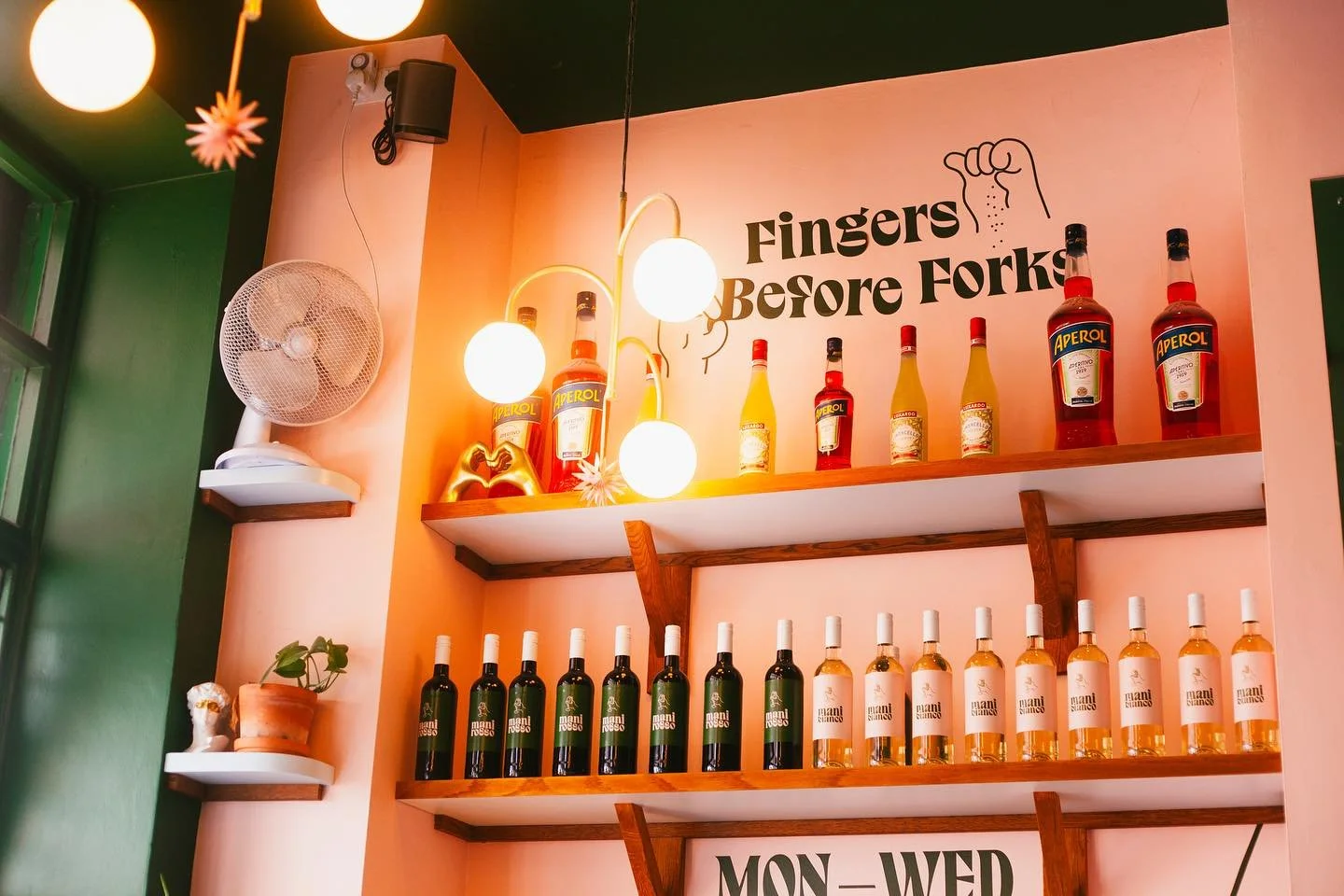 Saturday afternoon drinks? A carbonara slice with an Aperol spritz? Or a classic pepperoni and beer? 
Take a look at our SPRITZ MENU or ask instore about or wine options 🤌 🍊🧊🍺 🍷 🍋 🫧 
#druryst #dublin #fingersbeforeforks #pizzaaltaglio