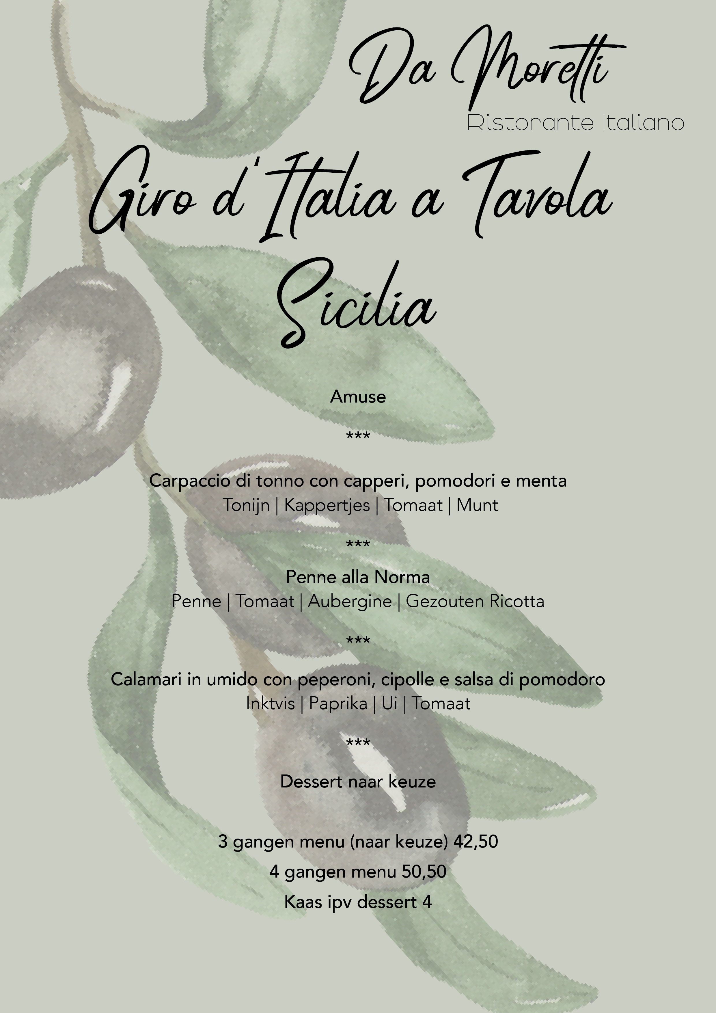 Menu van een Italiaans restaurant met drie gangen, inclusief tonijn carpaccio, penne alla norma en calamares, en dessertsopties.