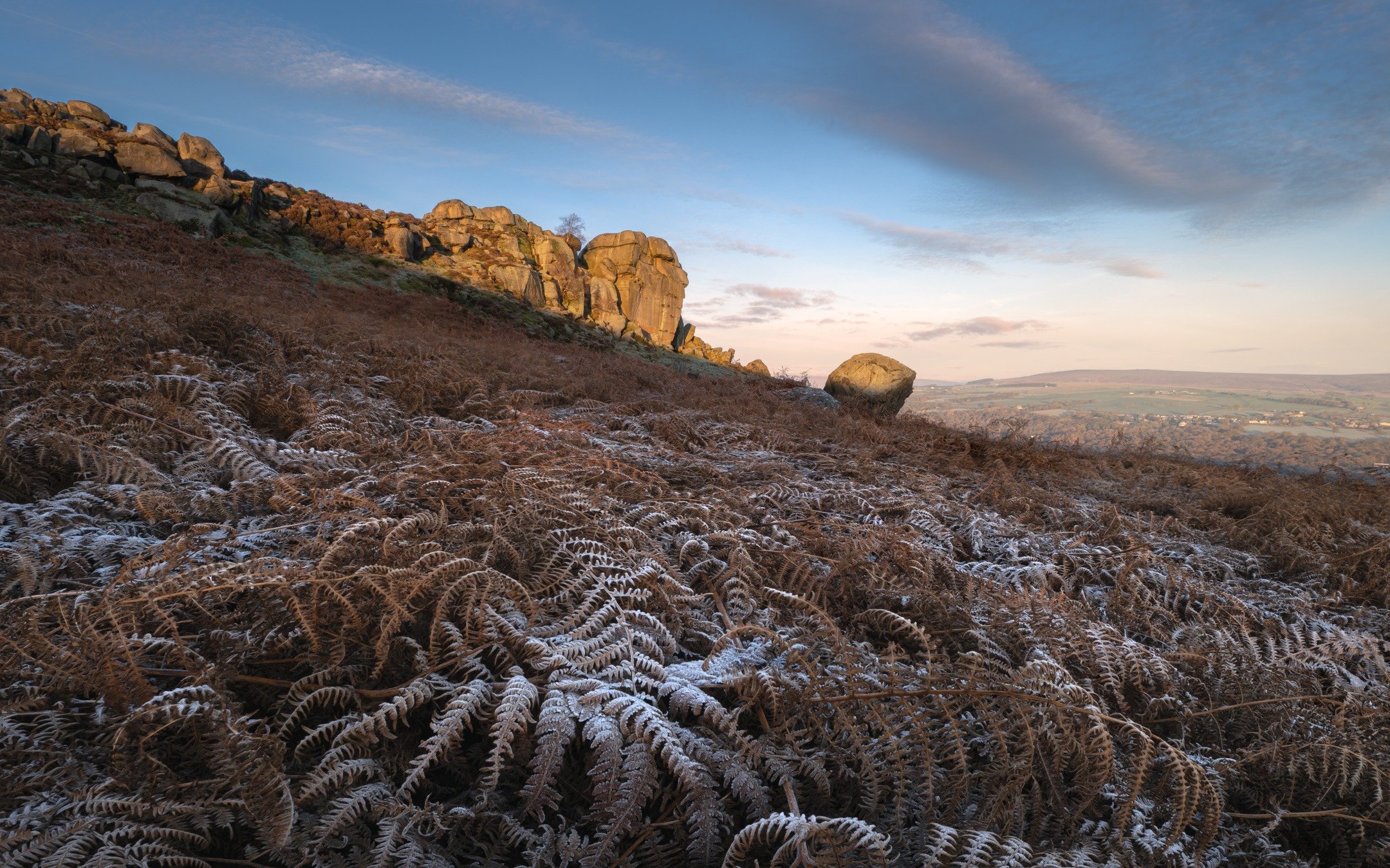 Cow and Calf, Ilkley ❄️
I&rsquo;d been waiting a long time to capture this place with a touch of frost. This morning was my first try.

#CowAndCalf #IlkleyMoor #YorkshireLandscapes #FrostyMorning #LandscapePhotography #ChasingLight #WinterVibes #Natu