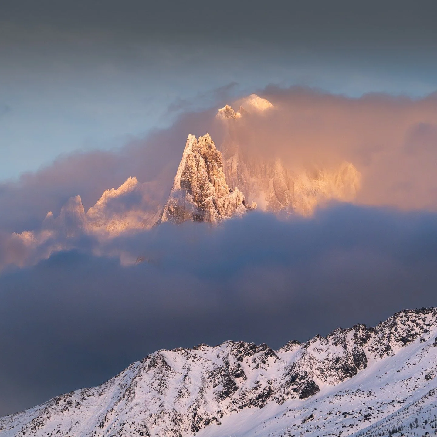 A beautiful sunset around Chamonix, France. There is no place quite like the Alps to remind you of the power of nature.

#Chamonix #Alps #NaturePhotography #Minimalism #FrenchAlps #Mountains