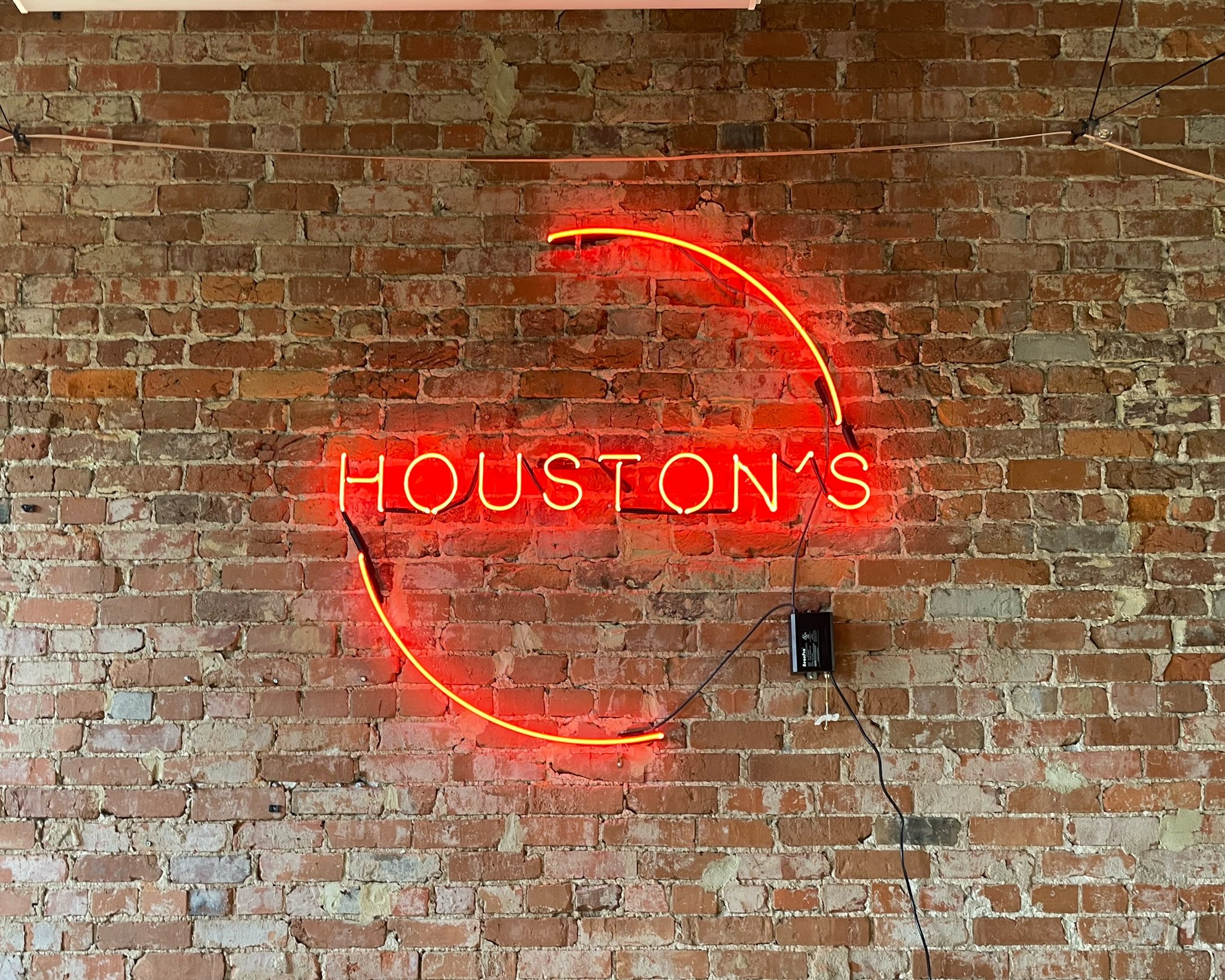 Houston's Lounge in Durham came to us with a request to add their logo to the wall of their club. We created this sign out of 12mm and 15mm diameter glass tubing, filled with red neon gas.