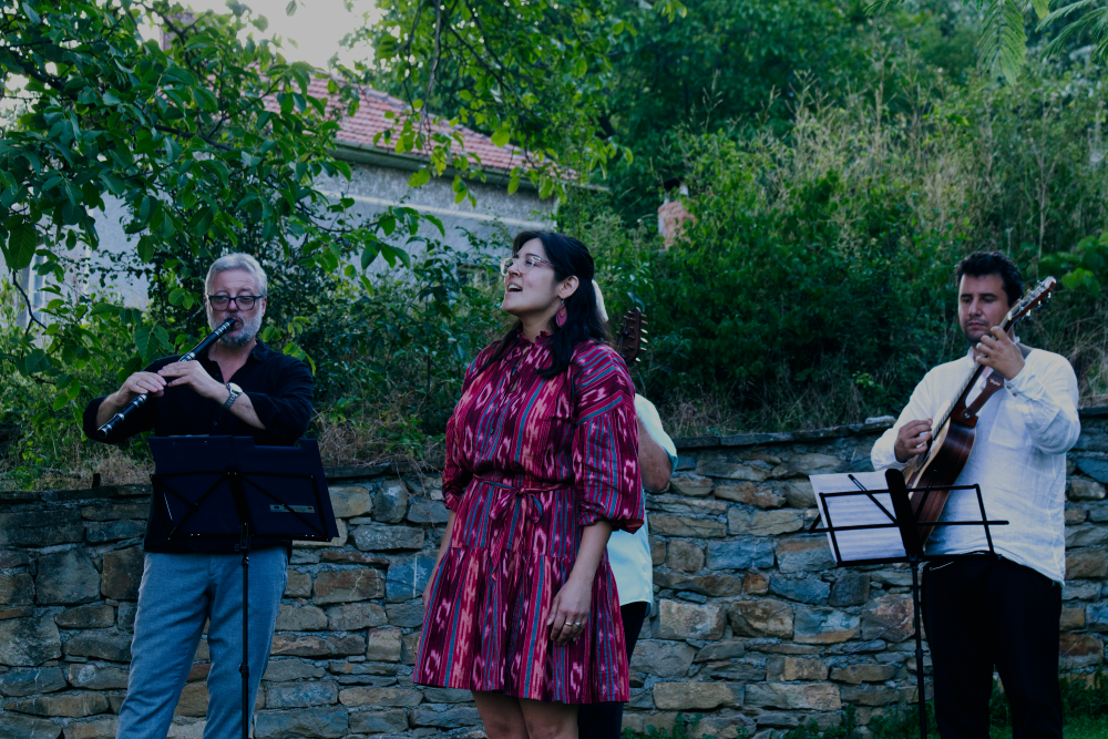 Photo by Luba Maznova