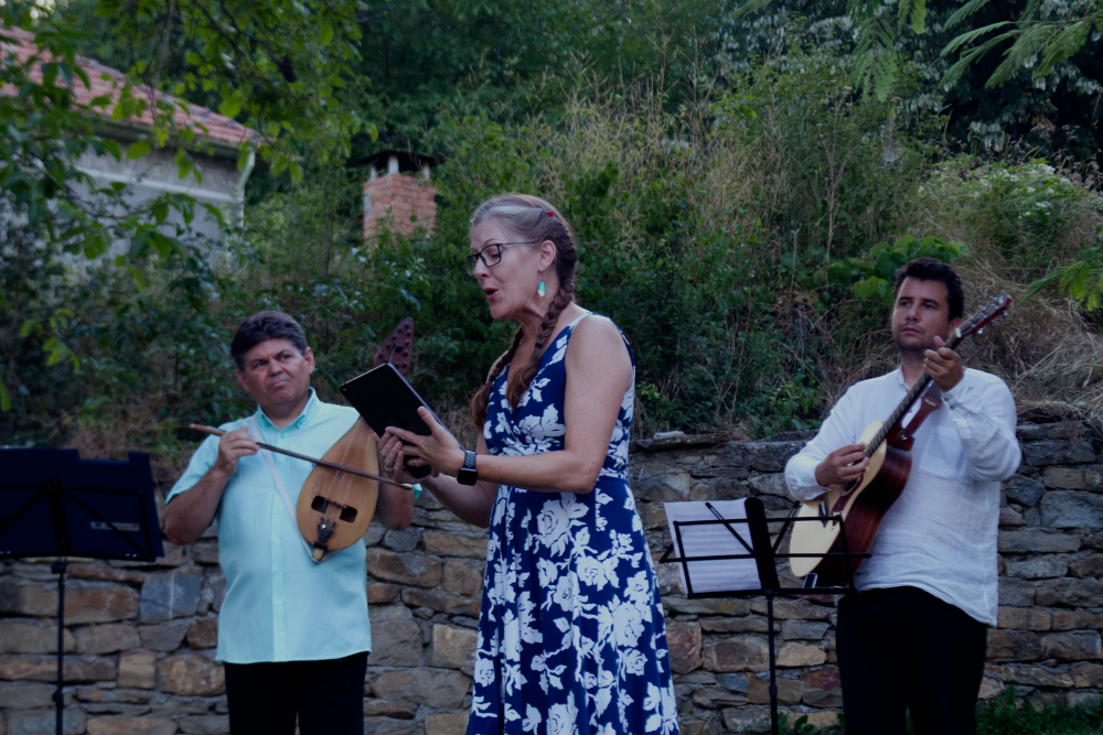 Photo by Luba Maznova