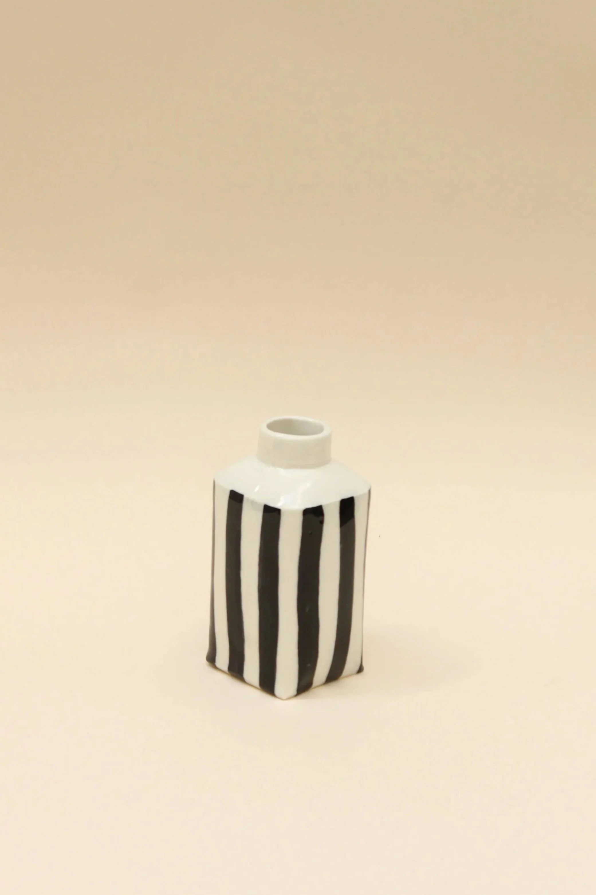 Petite brique japonaise lignes noires