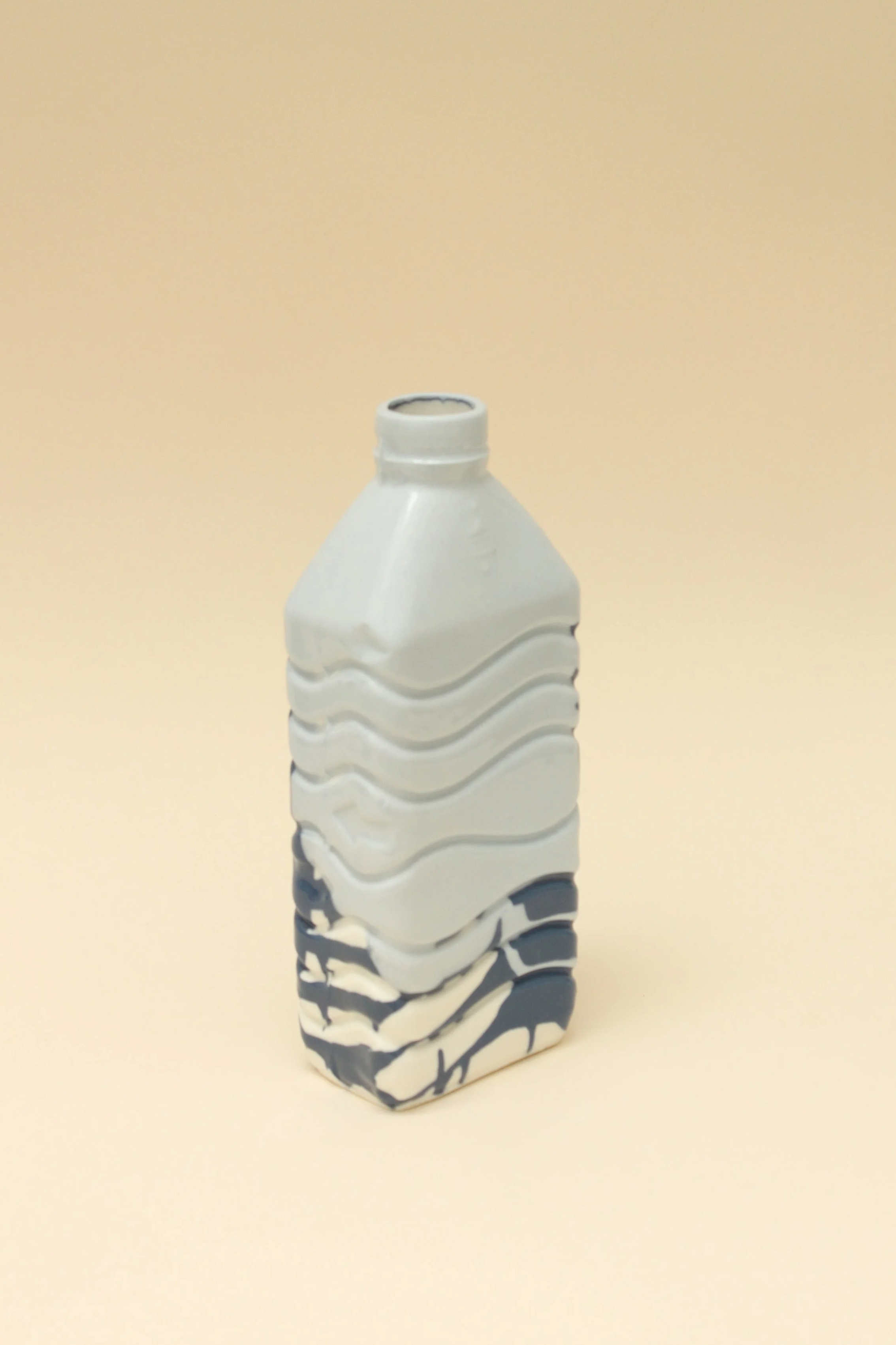 Bouteille d'eau marbrée