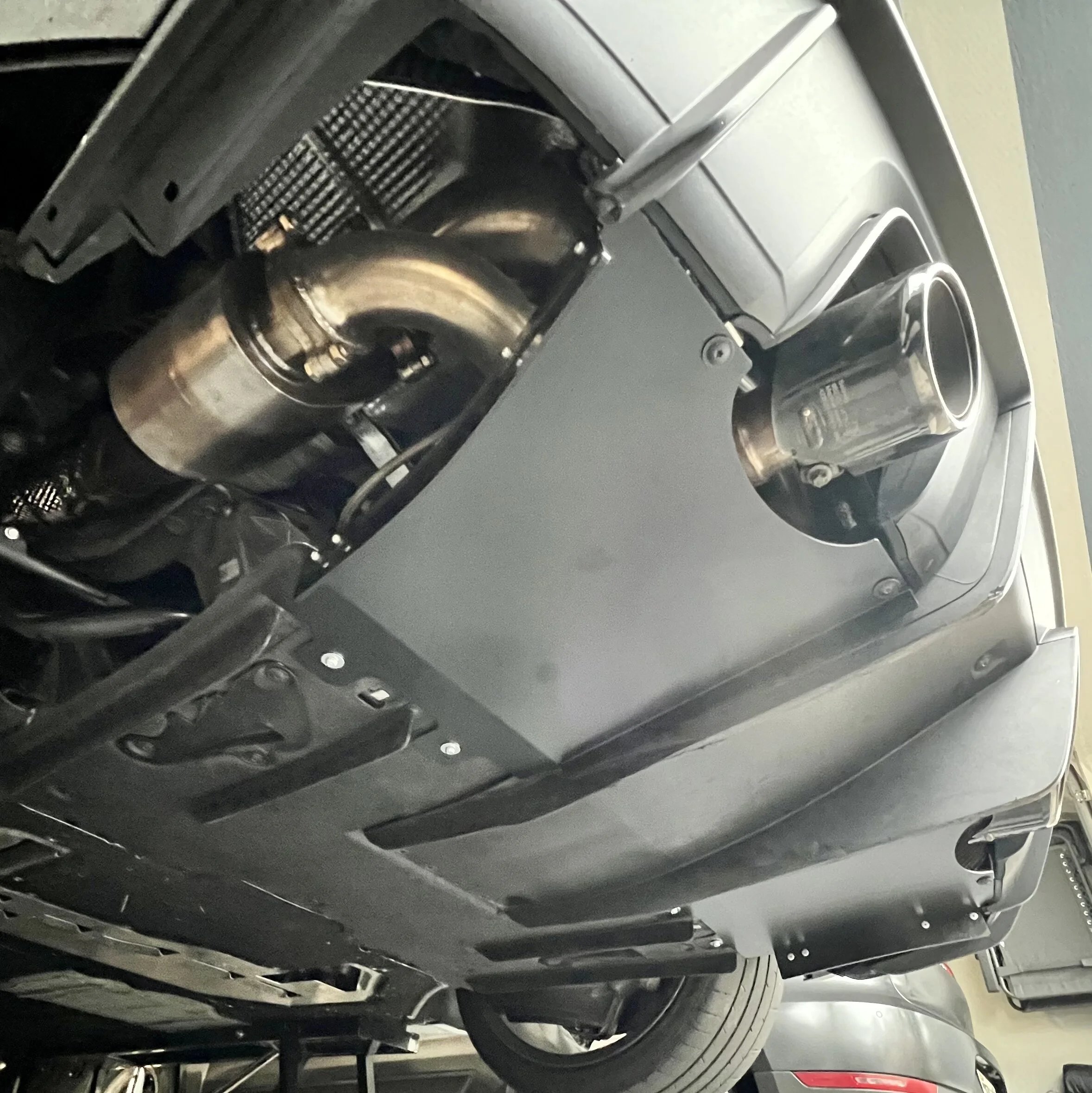 White Porsche 718 GT4 with GT4/Spyder/RS Rear Exhaust Diffusers