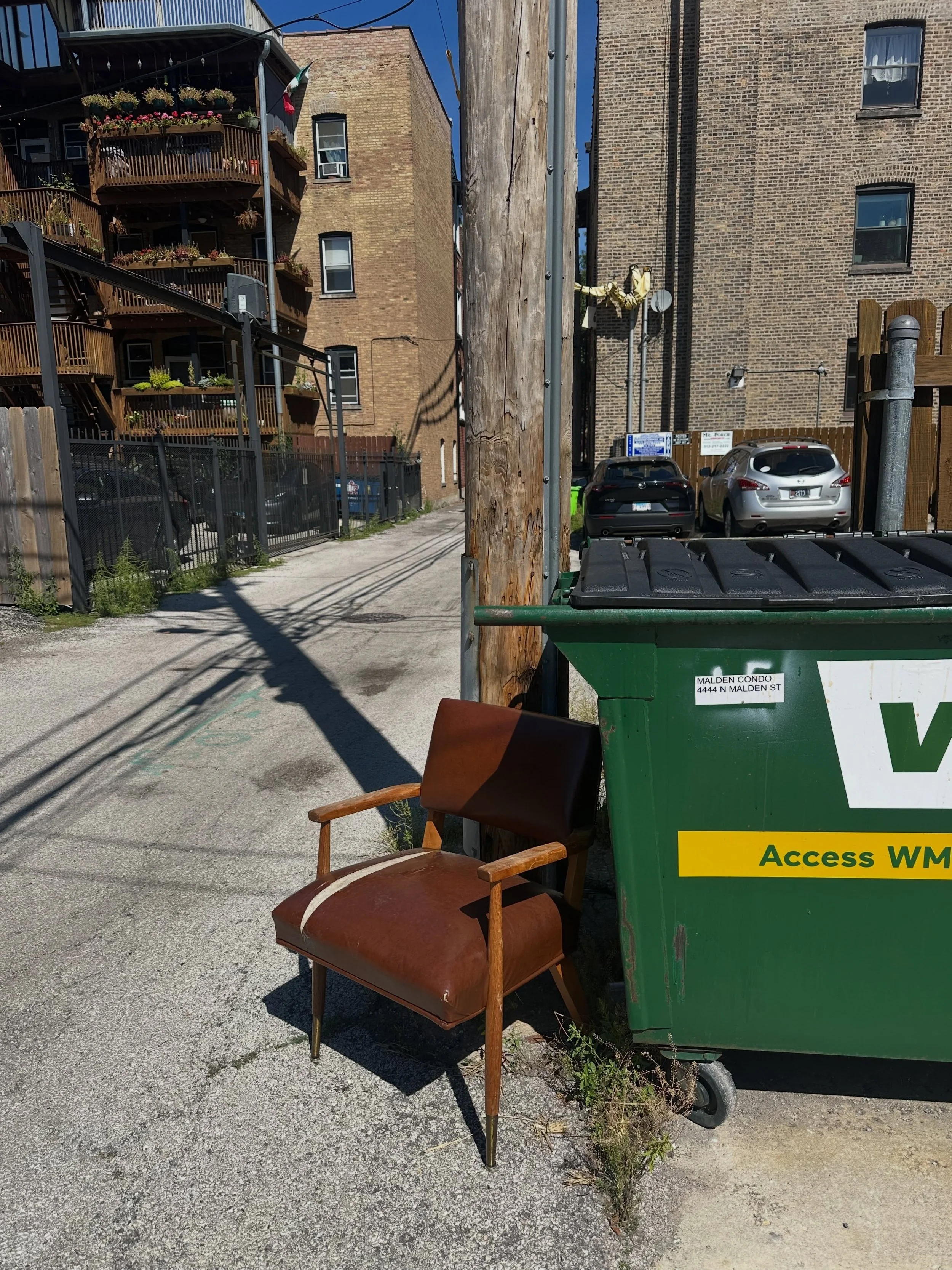 sit back &amp; relax&hellip; it is Labor Day. 
@chairs.in.the.wild @chairspoetry #chicagochair #chicago #chicagoalley #chicagoart #chicagoartists