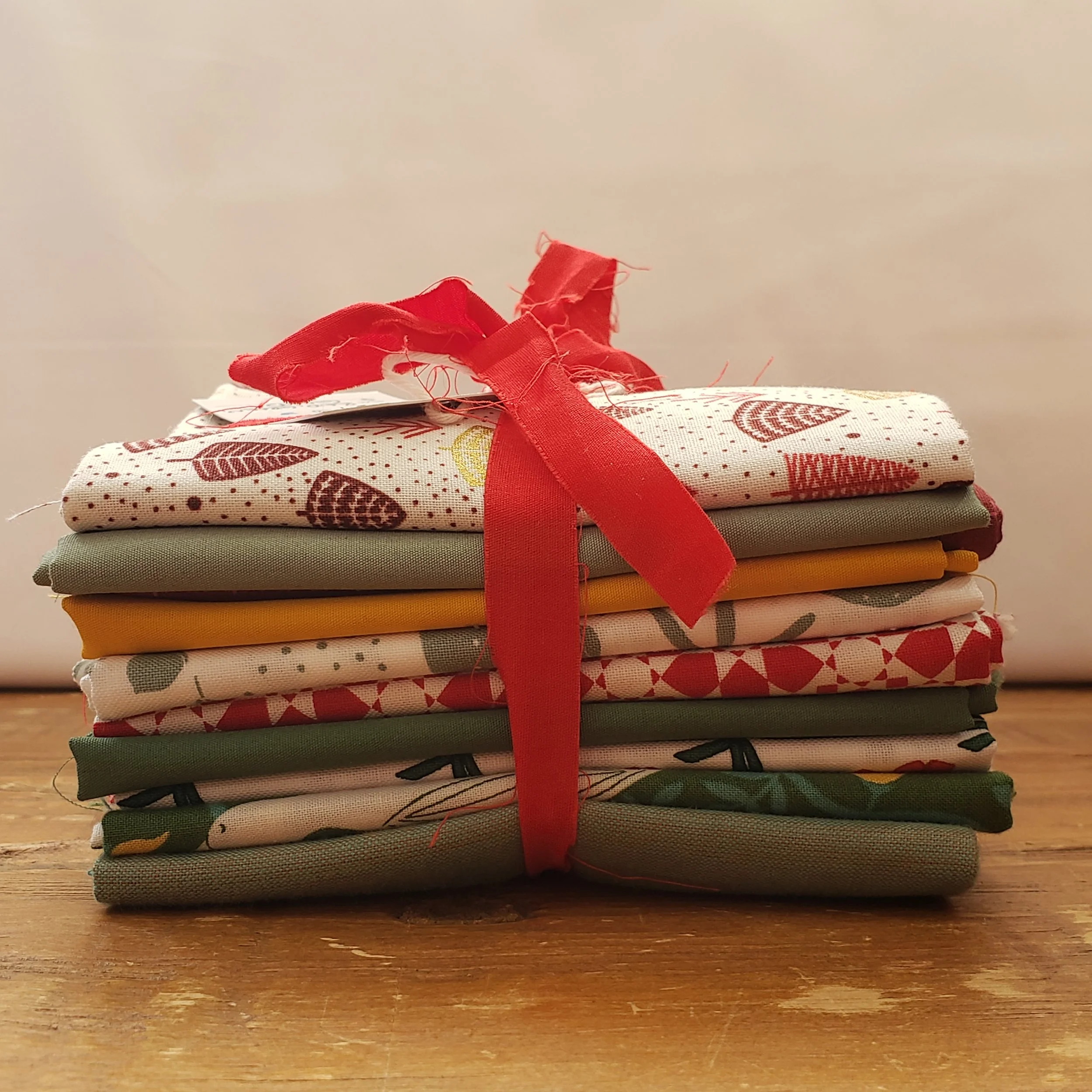 Red, Green, and Gold - Fat Quarter Bundle
