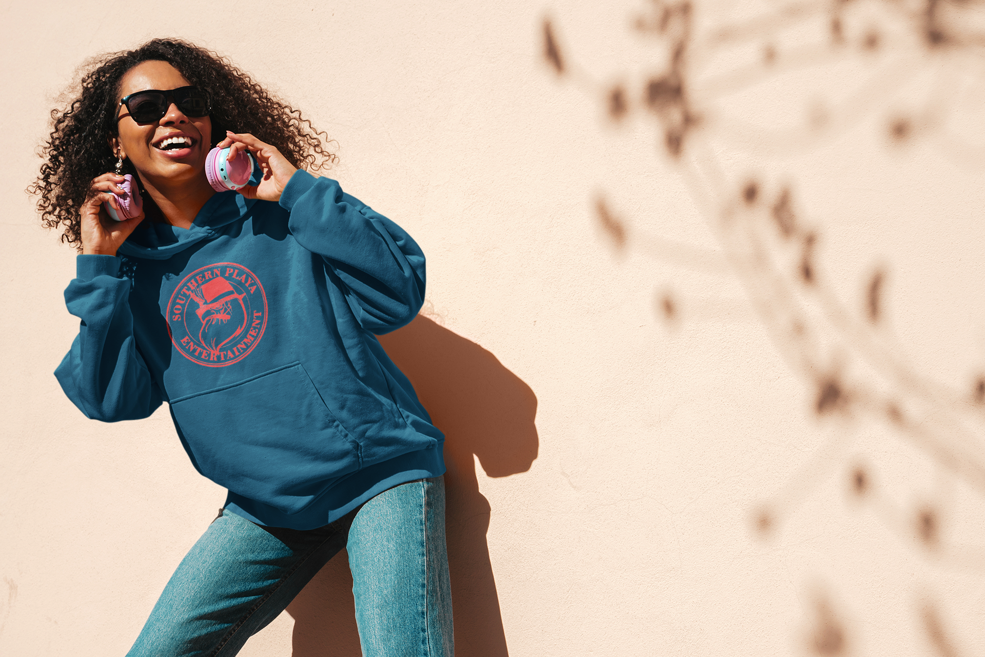 pullover-hoodie-mockup-of-a-happy-woman-with-headphones-around-her-neck-m25805-r-el2(7).png