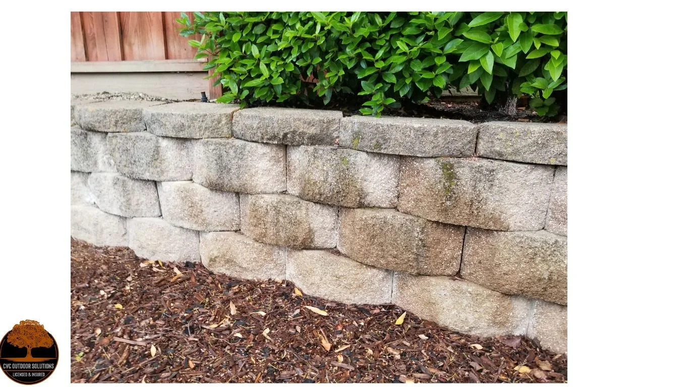Hardscapes_Retaining_Wall_Stone_Wall.jpg