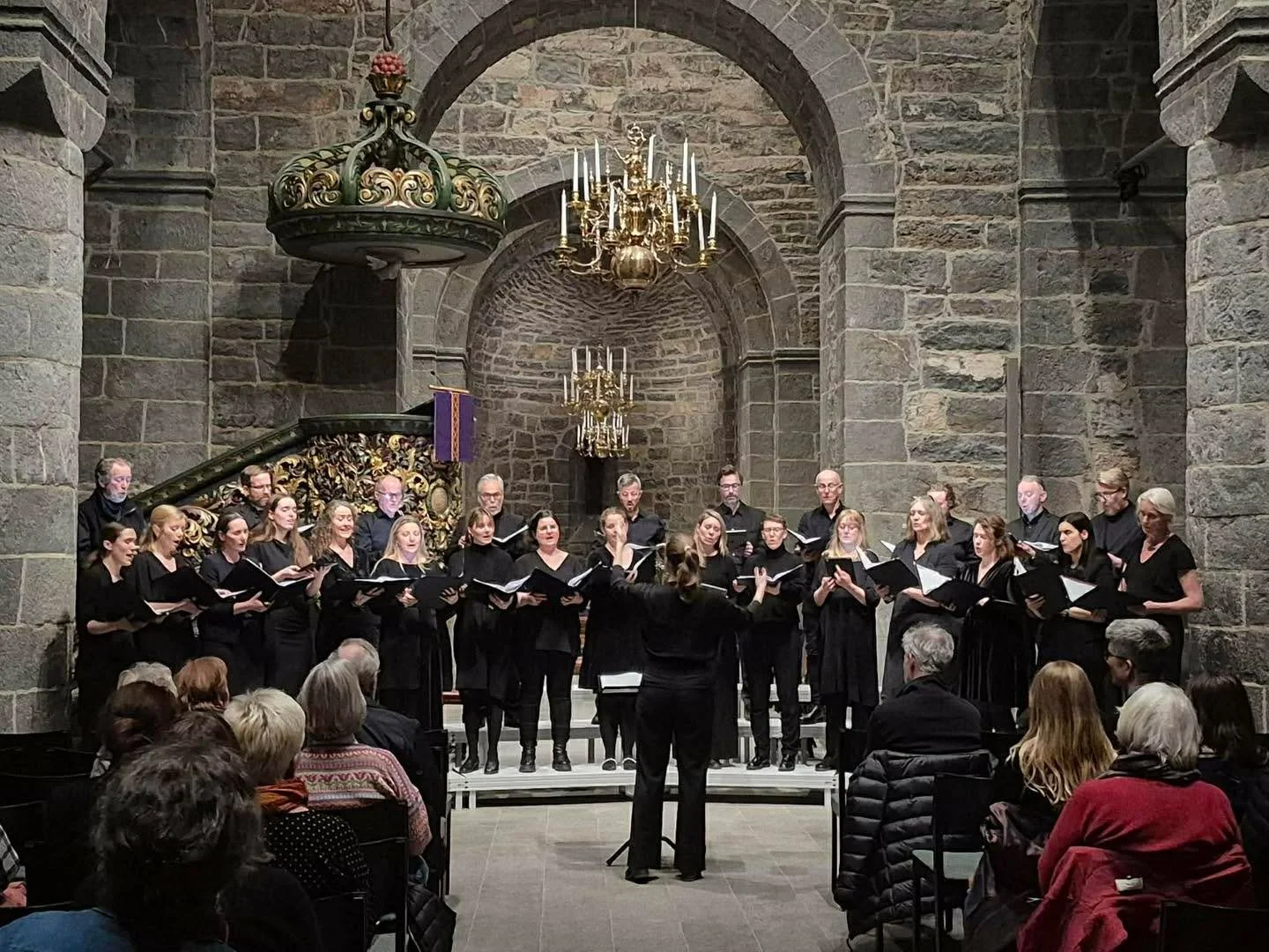 Det var s&aring; g&oslash;y &aring; synge konsert i g&aring;r! 🎶✨
P&aring; s&oslash;ndag f&aring;r vi heldigvis gj&oslash;re det igjen 🎉
Tusen takk til alle som kom og delte kvelden med oss 💛

📸: Takk til Hanne Ottersen for bildene 💛
