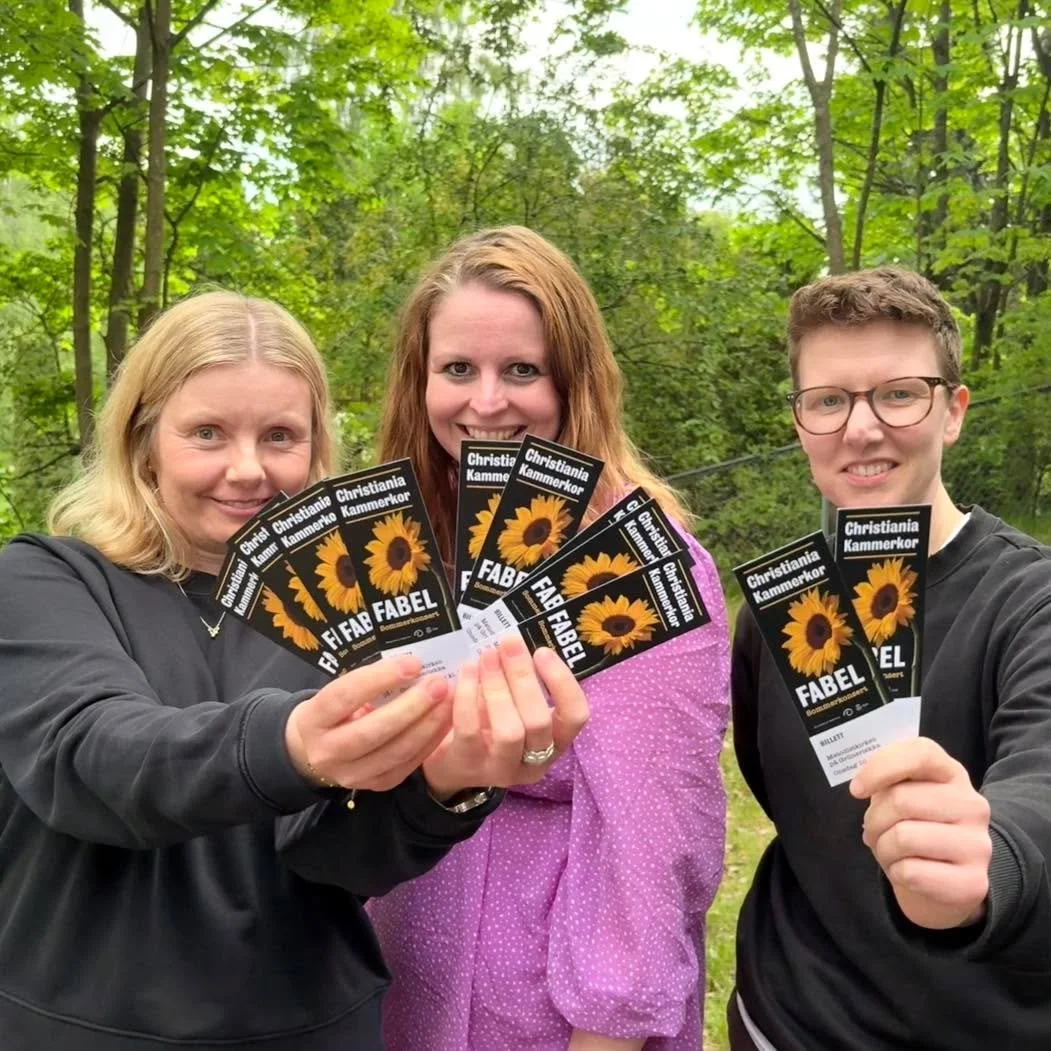 NYHETSVARSEL! Til v&aring;rt sommerkonsert FABEL kan du kj&oslash;pe ✨papirbilletter✨ av din favorittkorist!🤩🎼 Ta kontakt med vedkommende, s&aring; hjelper hen deg med billettkj&oslash;pet. Kanskje det ogs&aring; vanker en vennekode? 

Du kan selvs