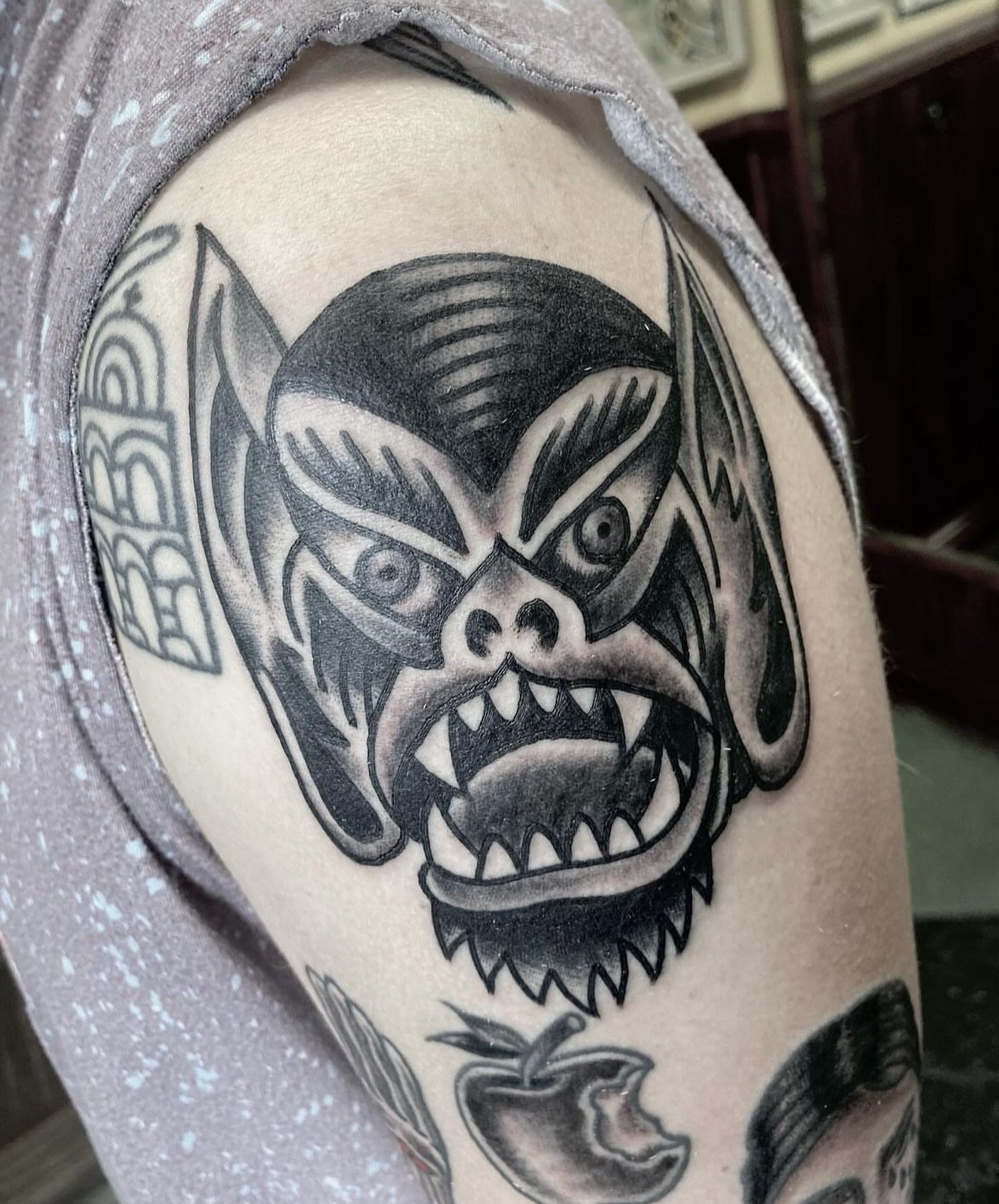 Bat boy is on the loose thanks to @tylerx_tbobs! If you&rsquo;re ready for a tabloid ready tattoo, fly on by the shop or email him at txbrowntattoos@gmail.com to set something up.