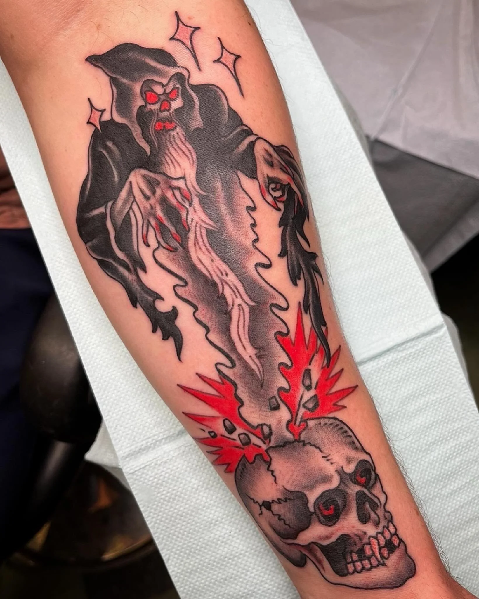 Check out this sick wizard by our own @mattcrary_tbobs! 🧙&zwj;♂️
Reach out to Matt directly to book your next tattoo!