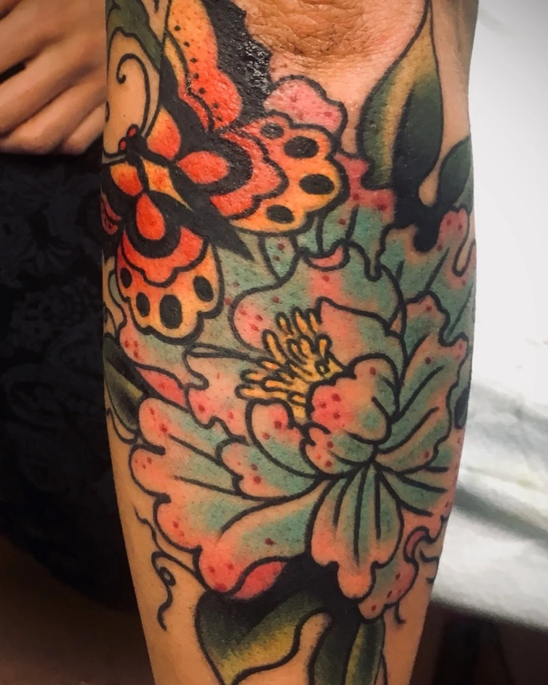 Details of bright florals by @natekatstl 🌸