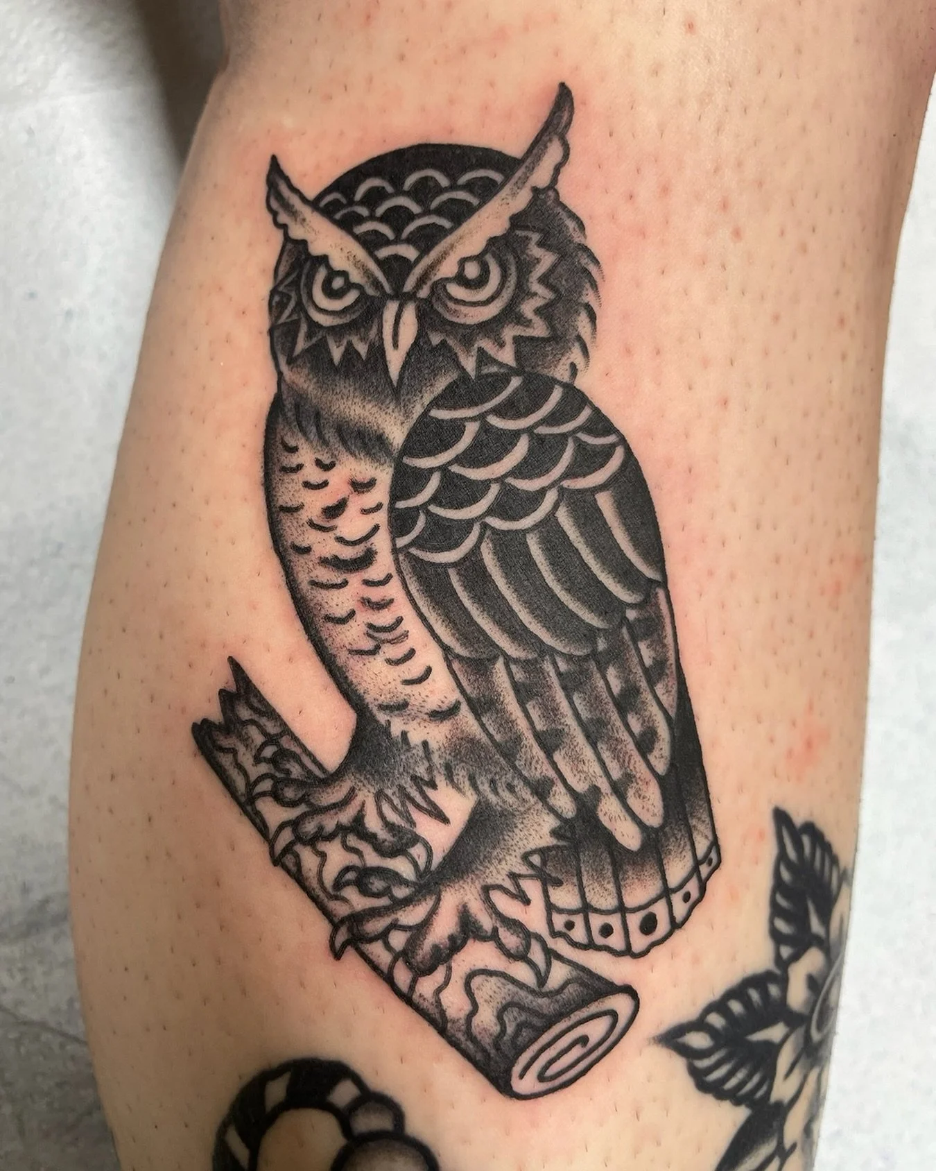 Bold owl made by @jakeyliketattoo 🦉
Jake is in the shop for walk-ins Saturday through Tuesday! Stop by to get your next tat!