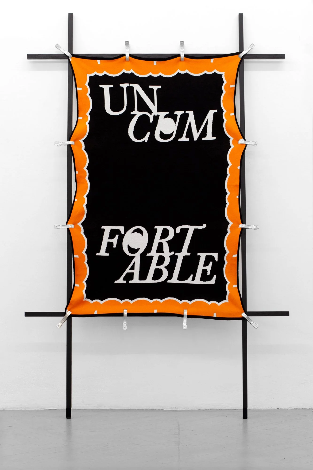 FO002_01uncumfortable.jpg