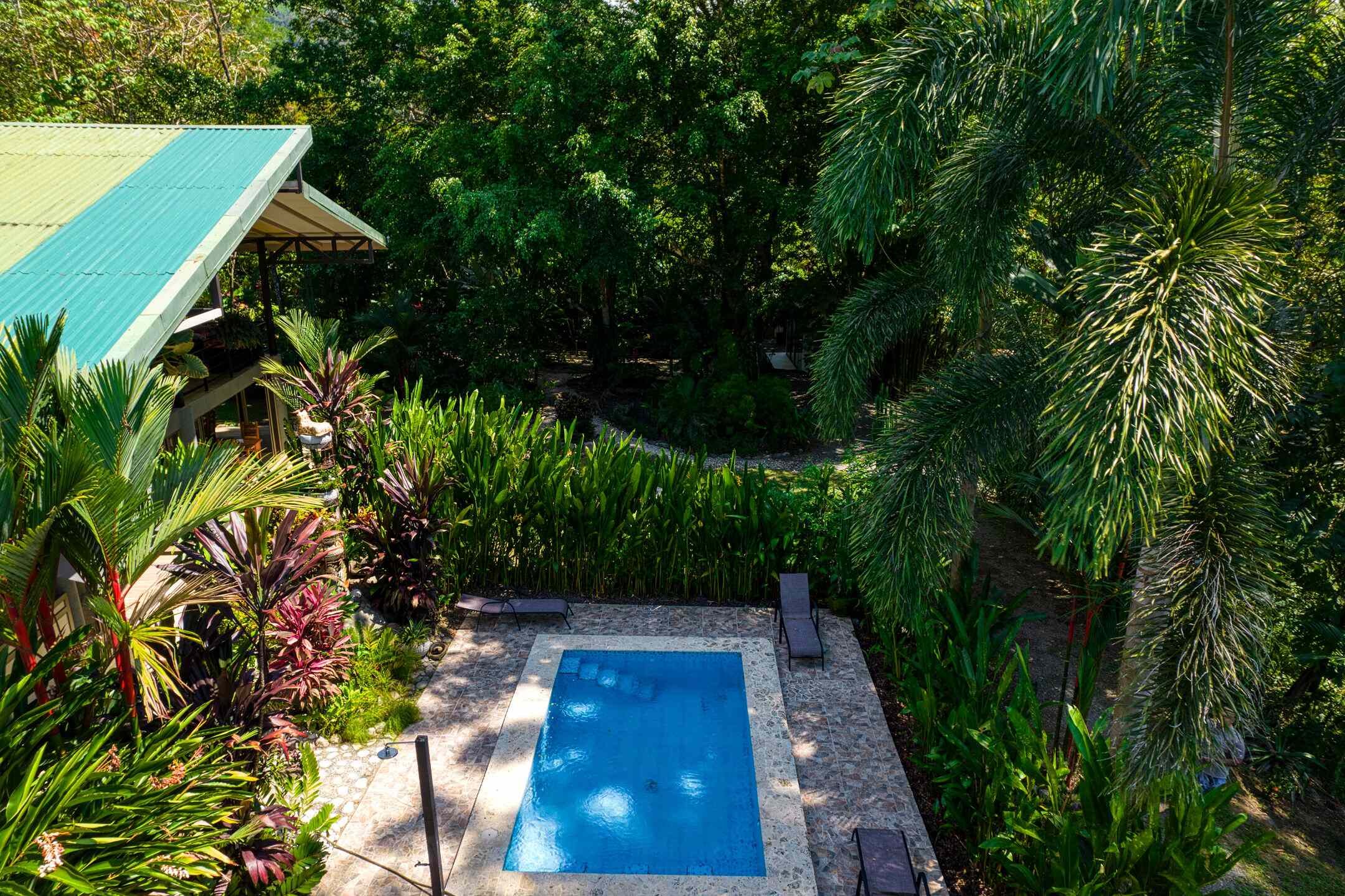 Lounge-areas-grounds-pool-Synergy-1-1.jpg