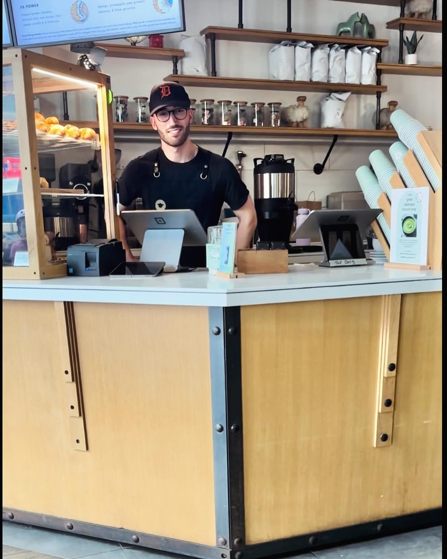 Wishing you a nice Memorial Day weekend! We are open 7am - 5pm tomorrow Monday. Try our delicious iced orange 🍊 cardamom latte (made with/ freshly ground organic cardamom seeds &amp; organic orange), it will be available the whole summer😎#coffee #c