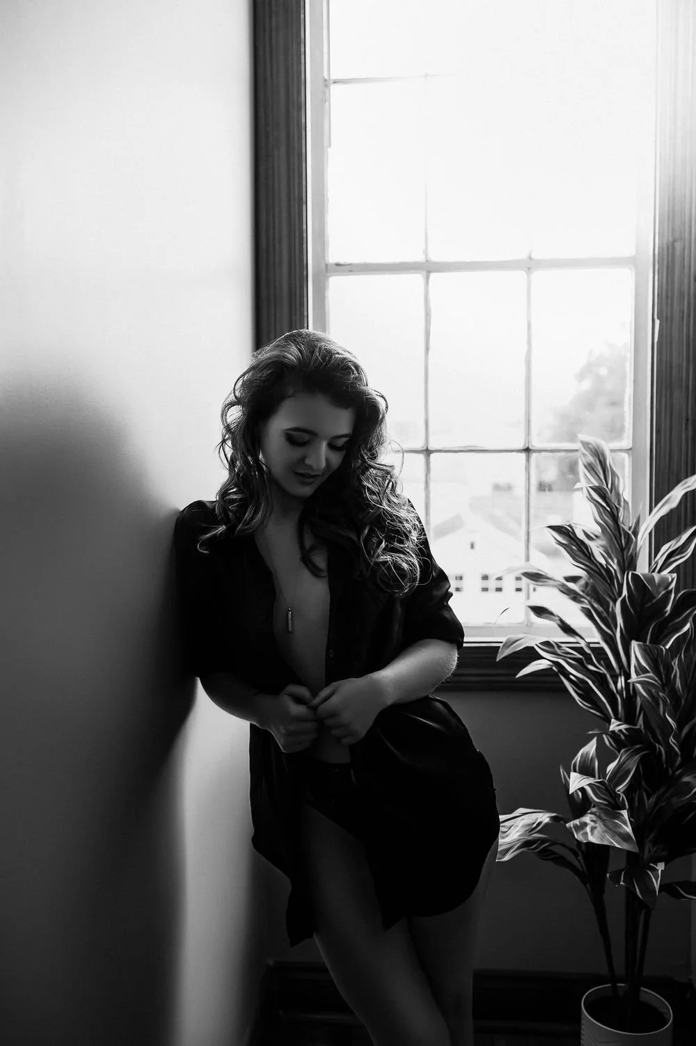 Boudoir portrait of woman by Luxury Boudoir Photographer Nue Orleans Boudoir located in New Orleans, Lousiana. 