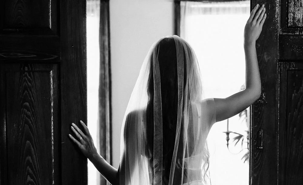 Boudoir portrait of woman by Luxury Boudoir Photographer Nue Orleans Boudoir located in New Orleans, Lousiana. 