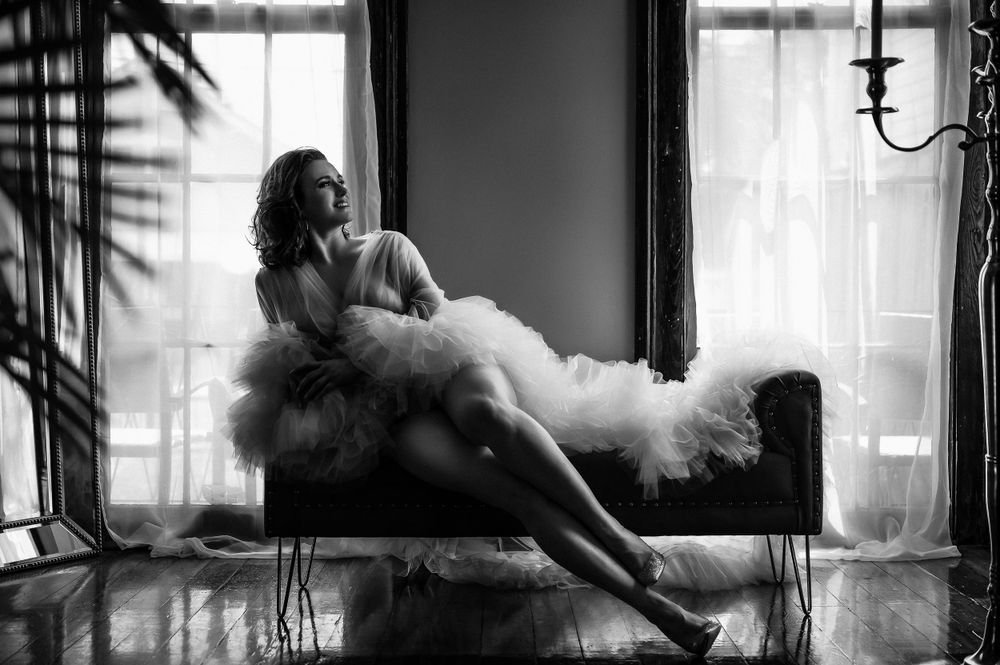 Boudoir portrait of woman by Luxury Boudoir Photographer Nue Orleans Boudoir located in New Orleans, Lousiana. 