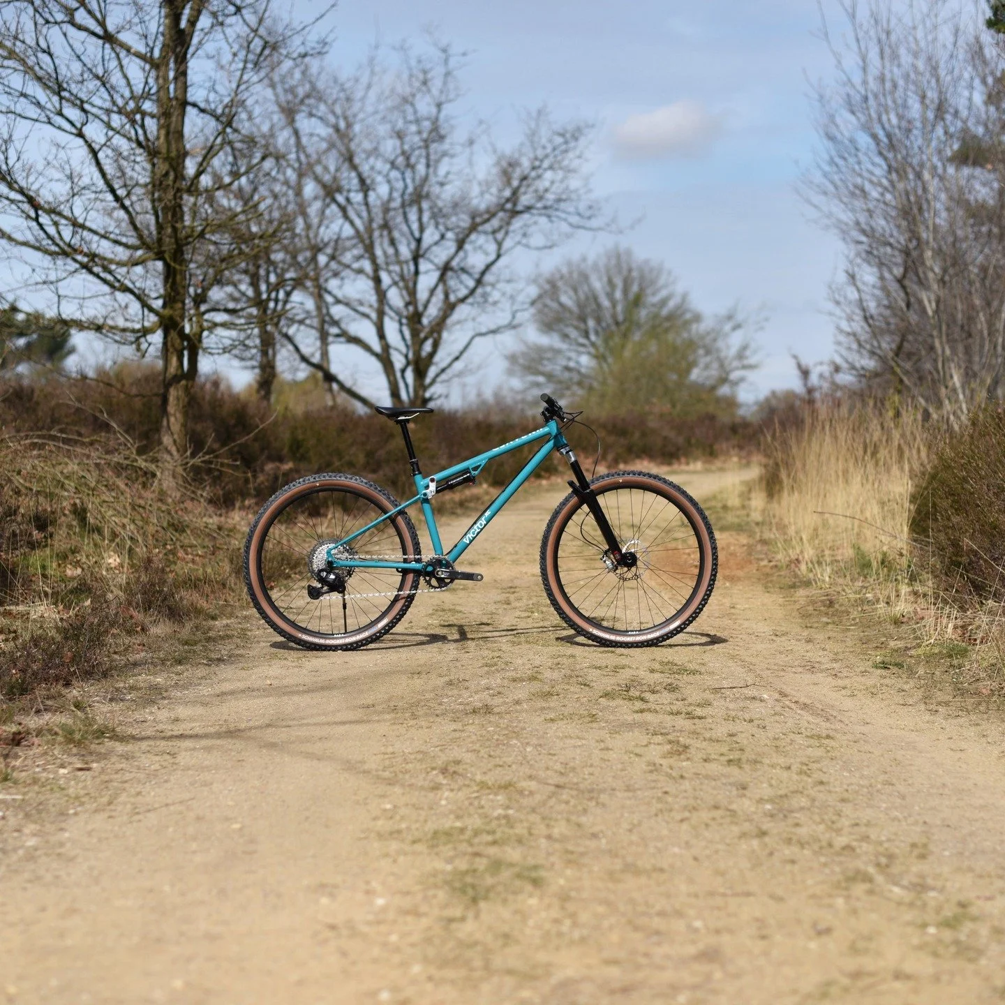 Proudly introducing the steel Victor ST in it's final form! After years of testing, building, tweaking, refining and more testing this is the best steel XC/DC bike we can build. A 29er designed around a 120/130mm fork with a whopping 99mm of travel i