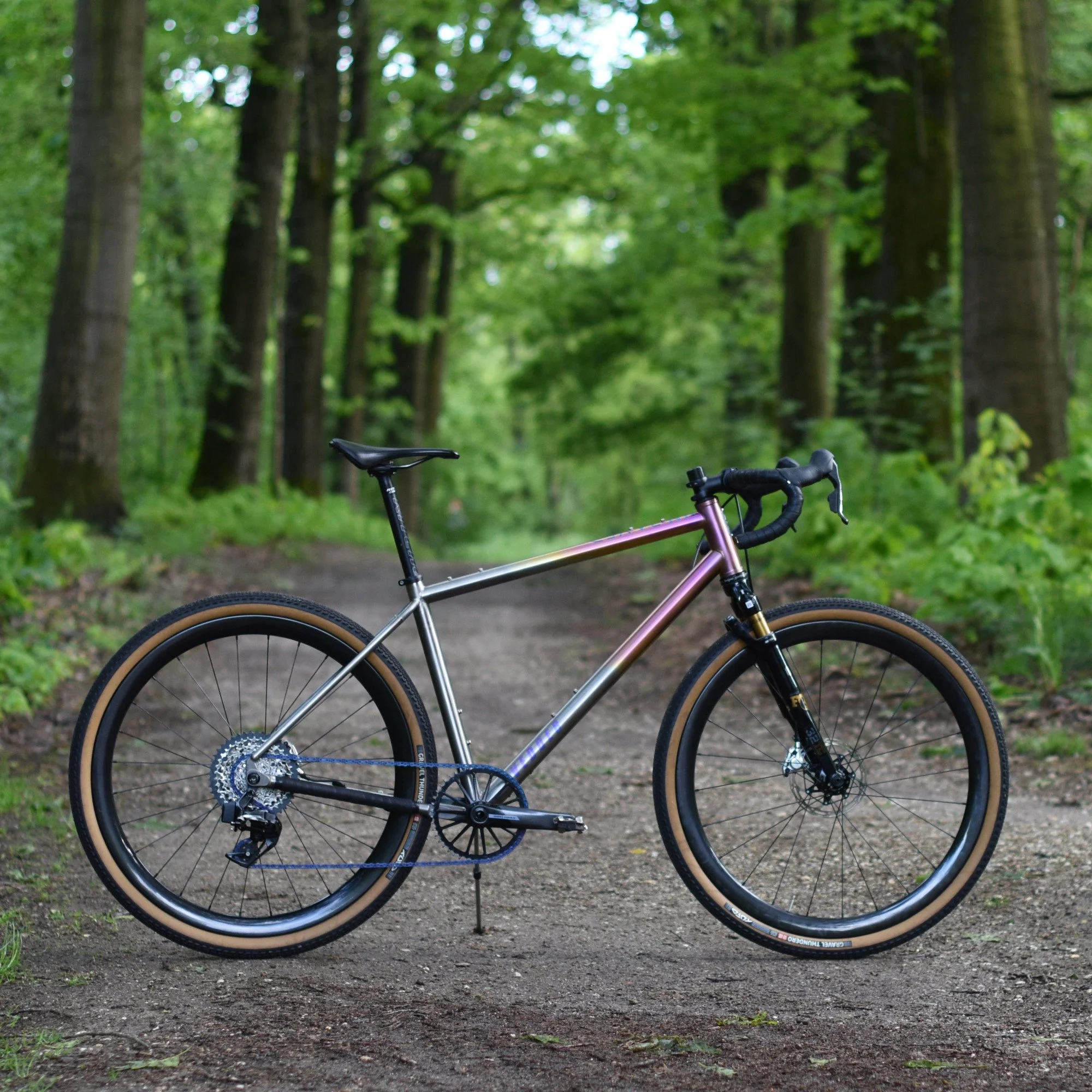 So stoked to see Hendrik's Vedder all built up! Rolling on some old fashioned 28" wheels, with room for big tyres, and built for a Fox suspension fork this bike will probably see some seriously milage on fast and rough terrain. 

#gravelbike
#ti