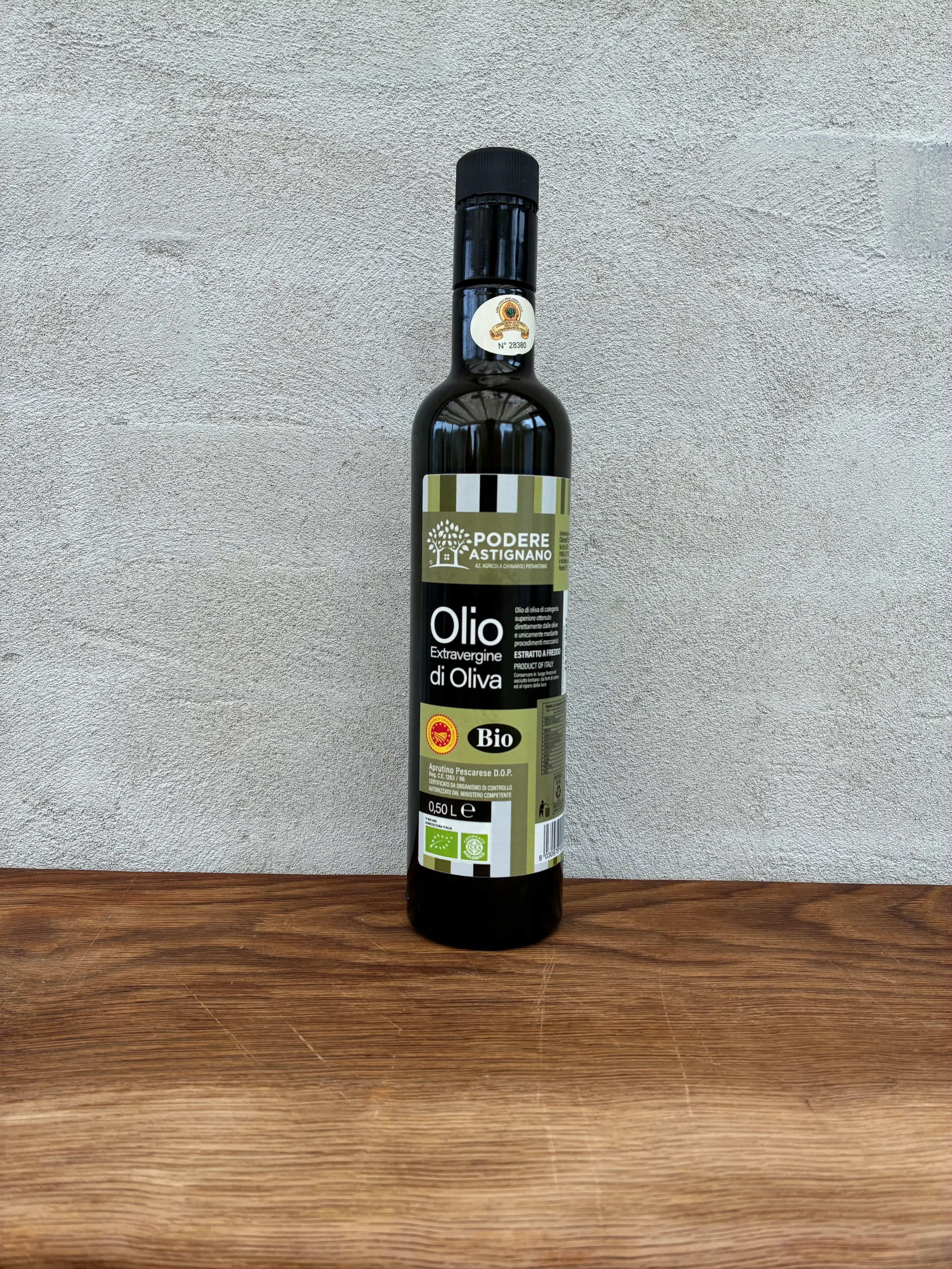 DOP-certificeret olie fra Abruzzo presset på Dritta, Leccino og Toccolana. Frugtig og frisk med en elegant bitterhed. Koldpresset og økologisk certificeret. Tre sorter – én olie der sidder præcist.