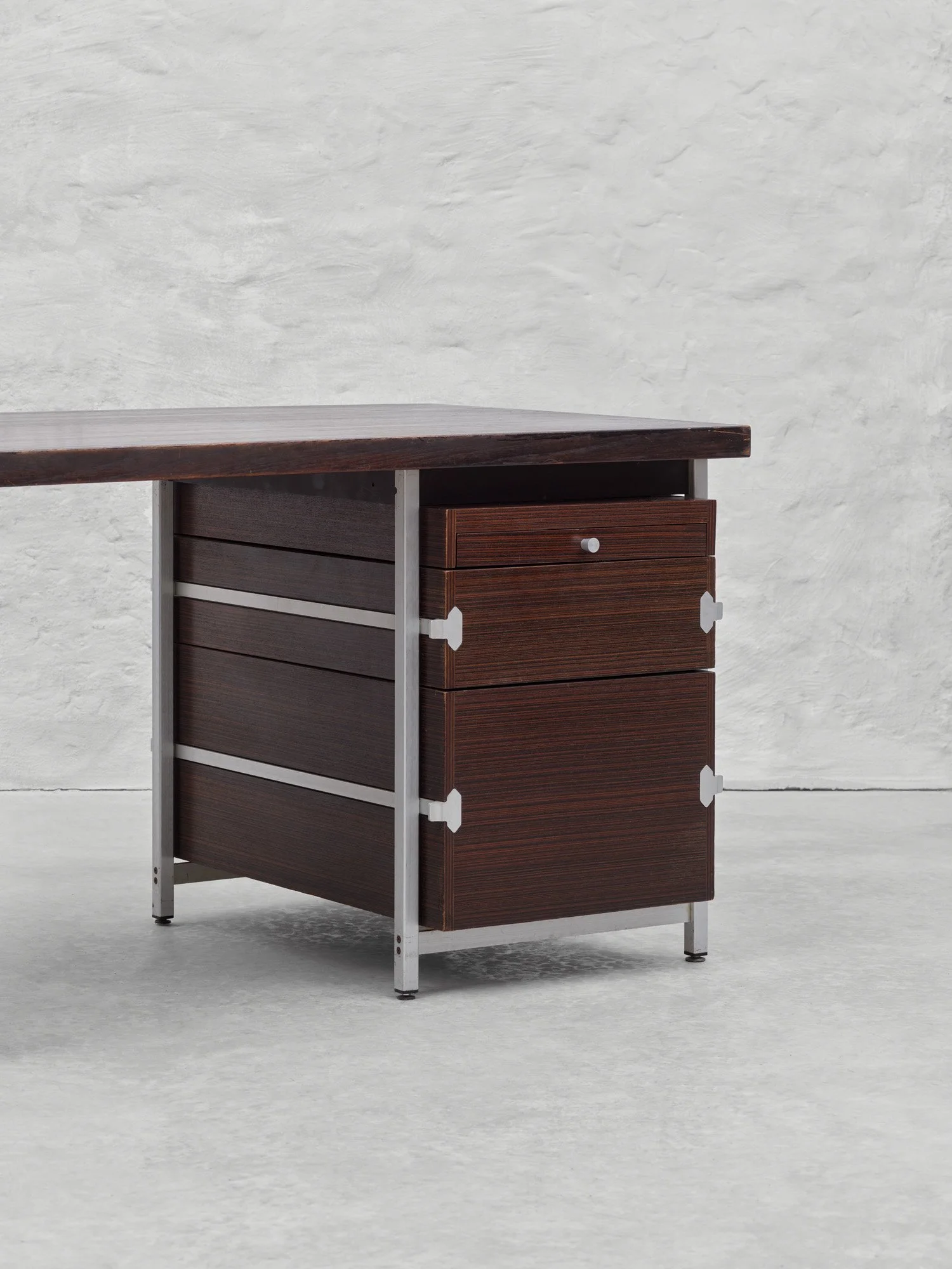 Jules Wabbes_Desk_03.jpg