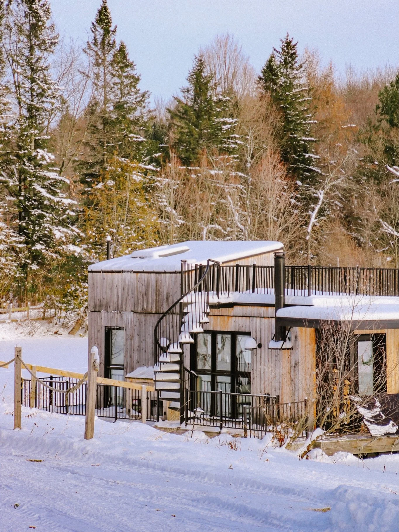 souvenirs d&rsquo;un petit paradis 🧊
@boraborealqc 

ps : ce sera pas le seul dump oupsi, j&rsquo;ai trop de belles images de cet instant suspendu ☁️