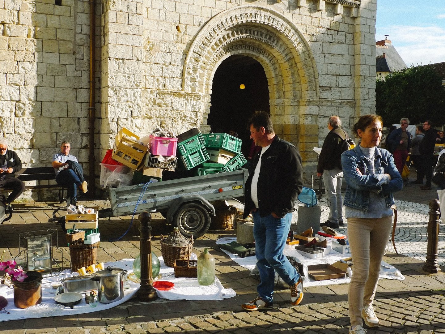 s&eacute;rie pierres et vielleries 🏘️ 
j&rsquo;aime trop et vous ?
👴🏻
(j&rsquo;ai cass&eacute; l&rsquo;appareil photo je suis d&eacute;go&ucirc;t&eacute;e y&rsquo;avait tellement de potentiel, mon anniv c&rsquo;est dans 8 jours bref)